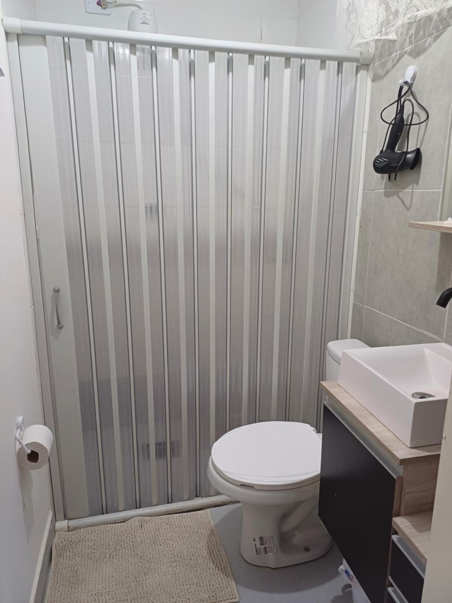 Quarto Triplo com Banheiro Externo Privativo