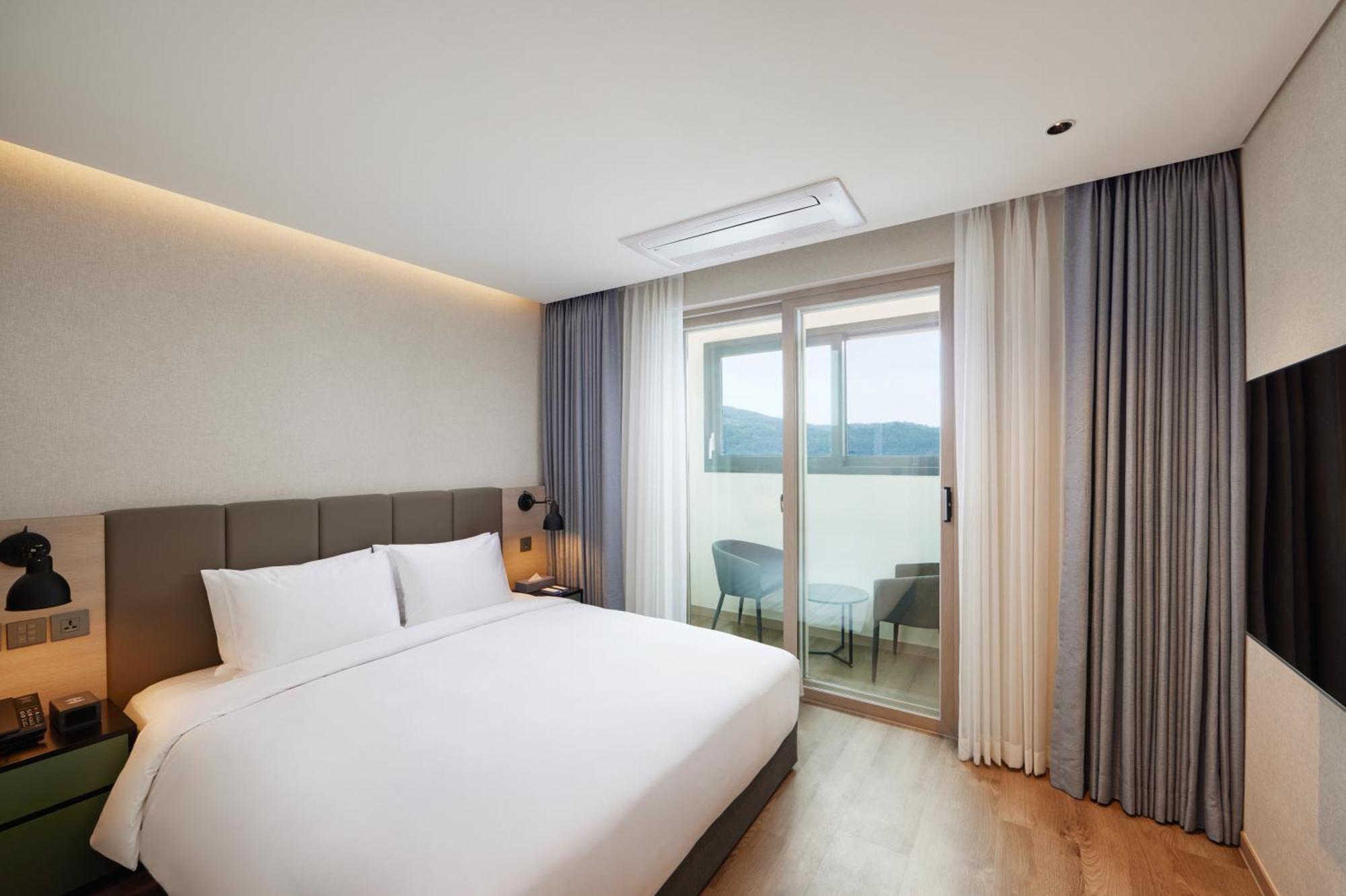 Deluxe King Room