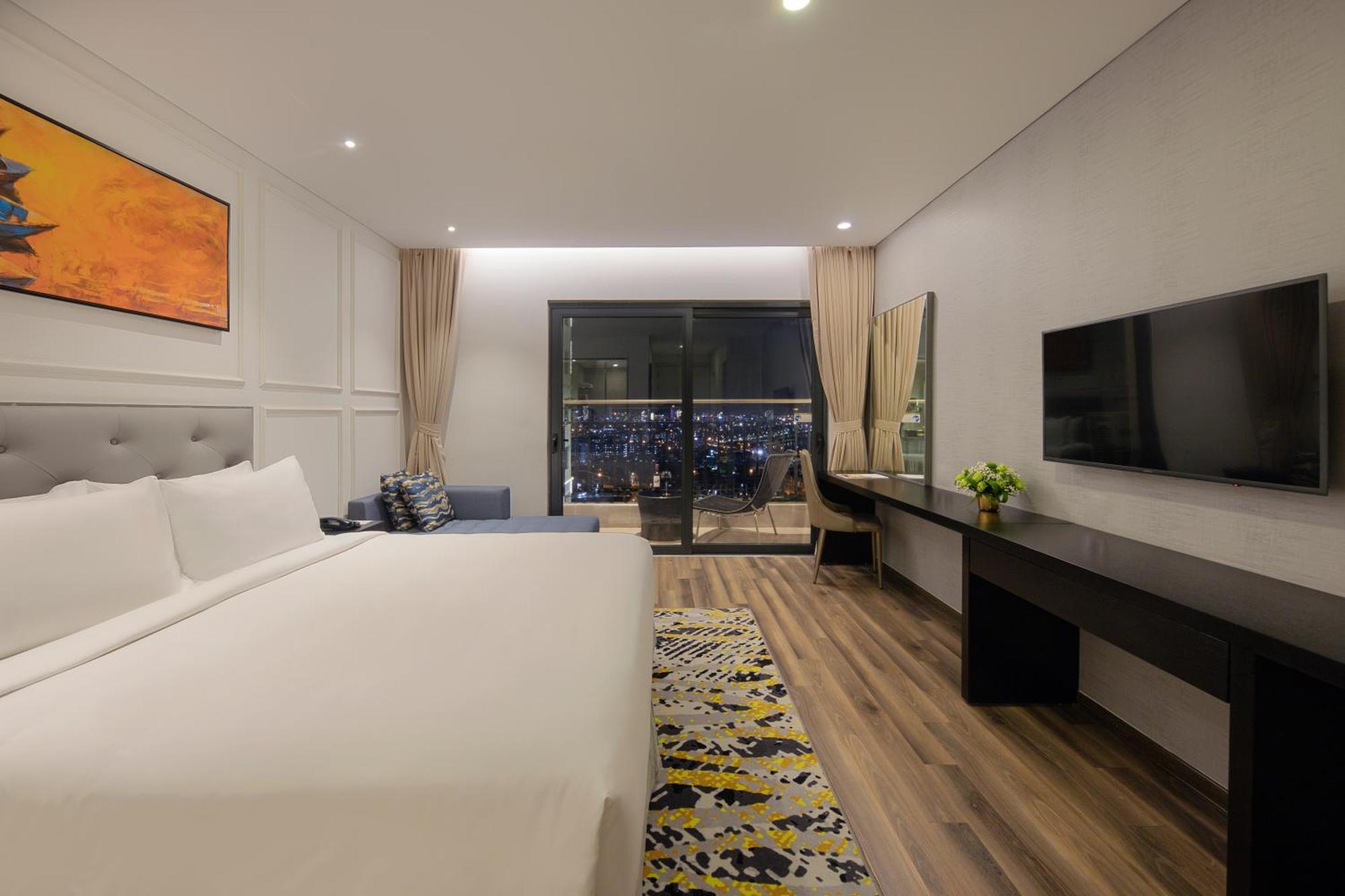 Deluxe King Room City View with Balcony - Afternoon tea included per stay