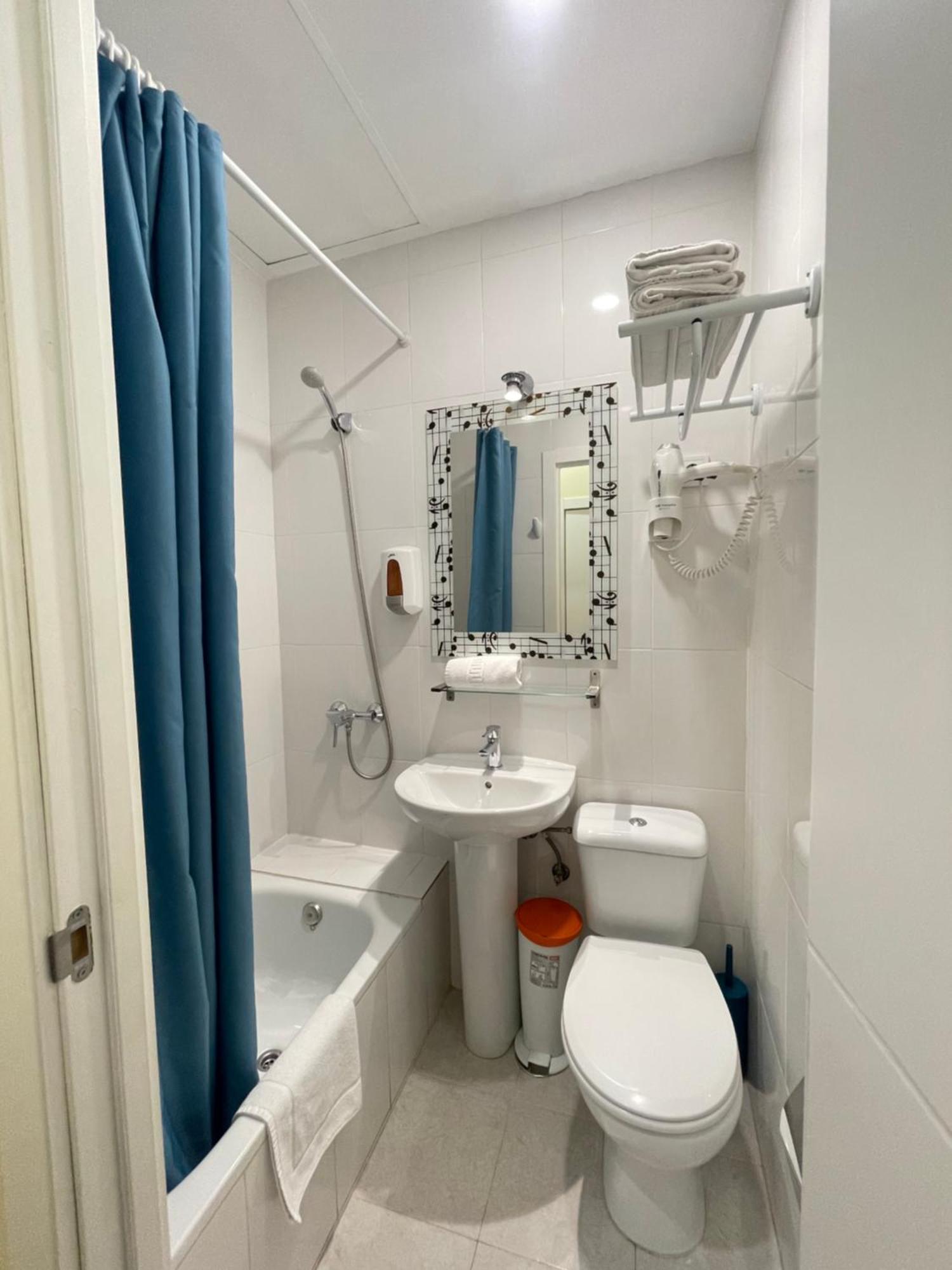 Double Room Private Bathroom