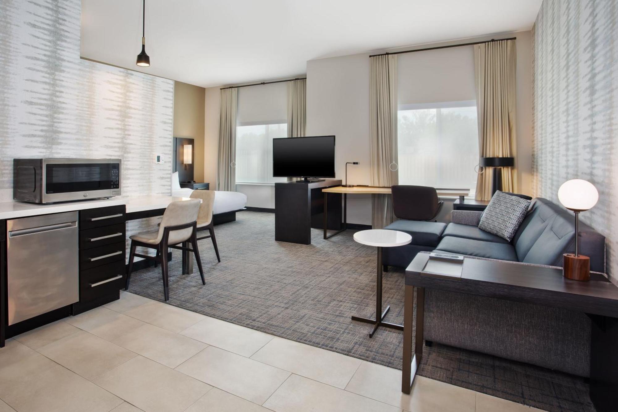 Studio, 1 King, Sofa bed (Mobility Accessible w/Tub)