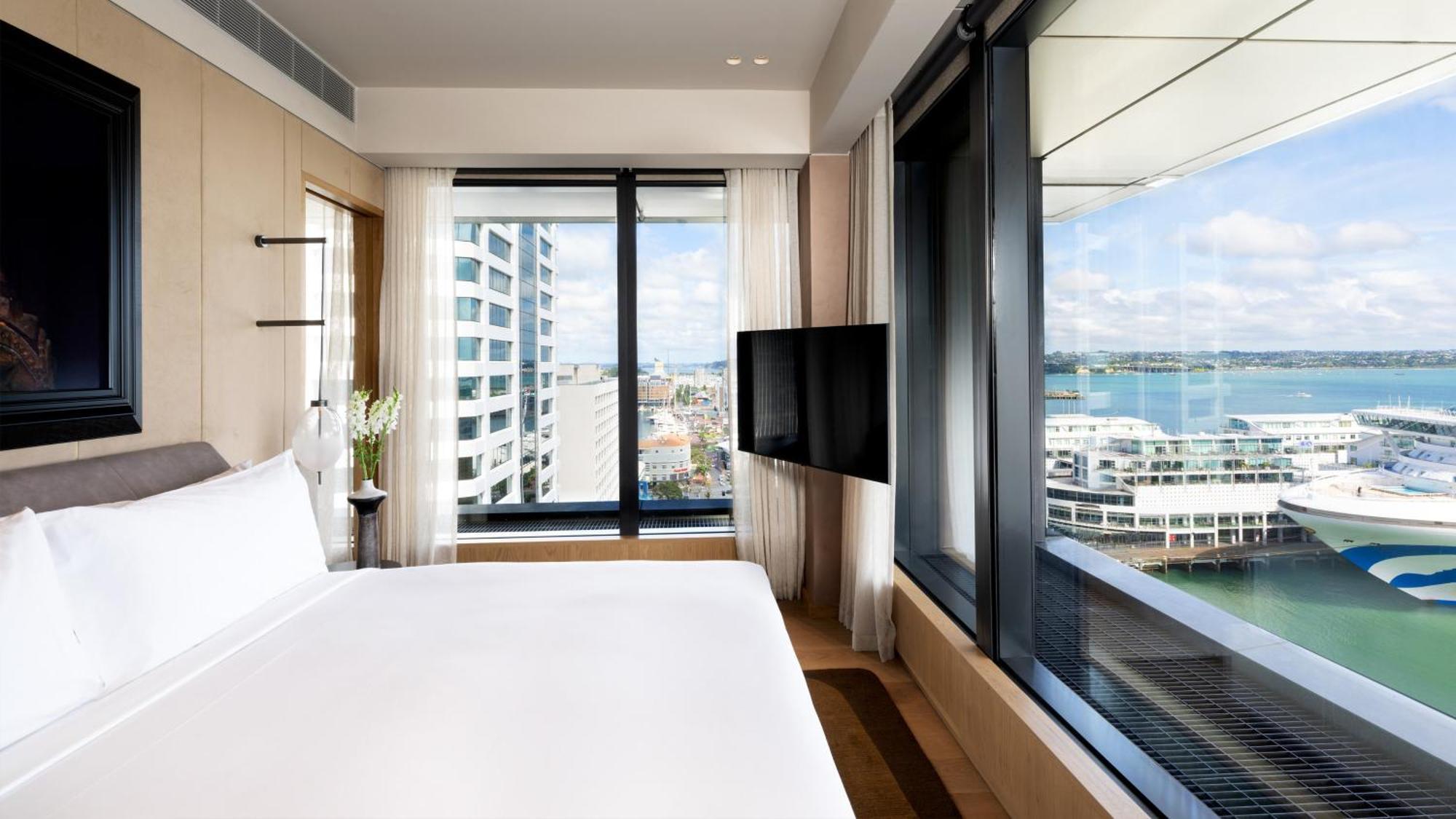 One-Bedroom Suite with Harbor View - Club Lounge Access