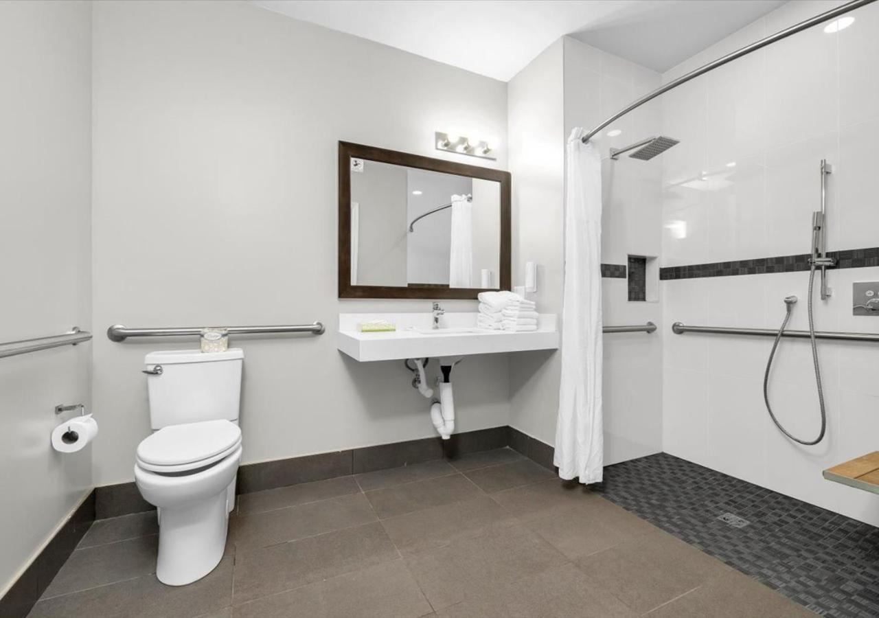 Queen Room Two Queen Beds Disability Access Roll Shower