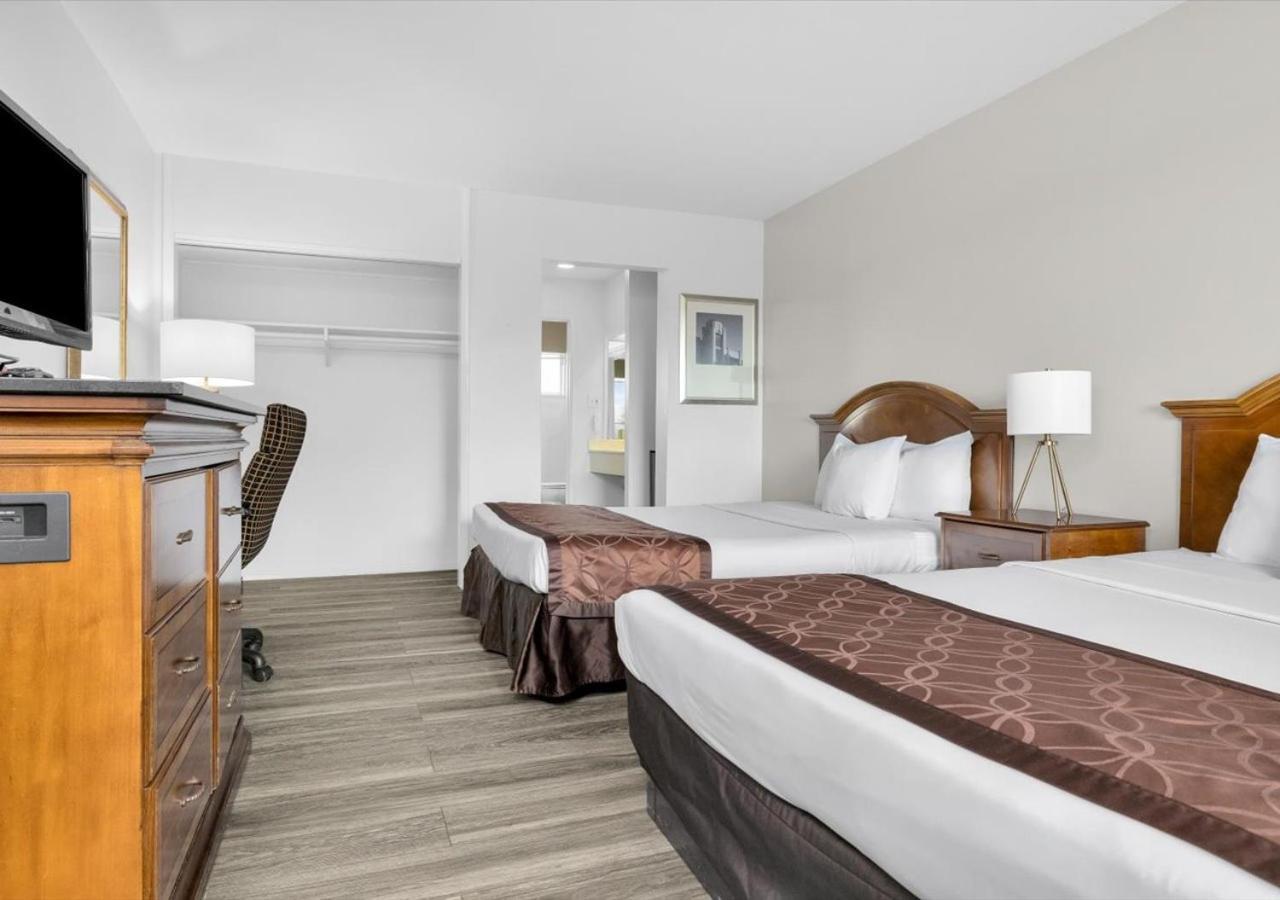 Luxury Triple Room Non-Smoking