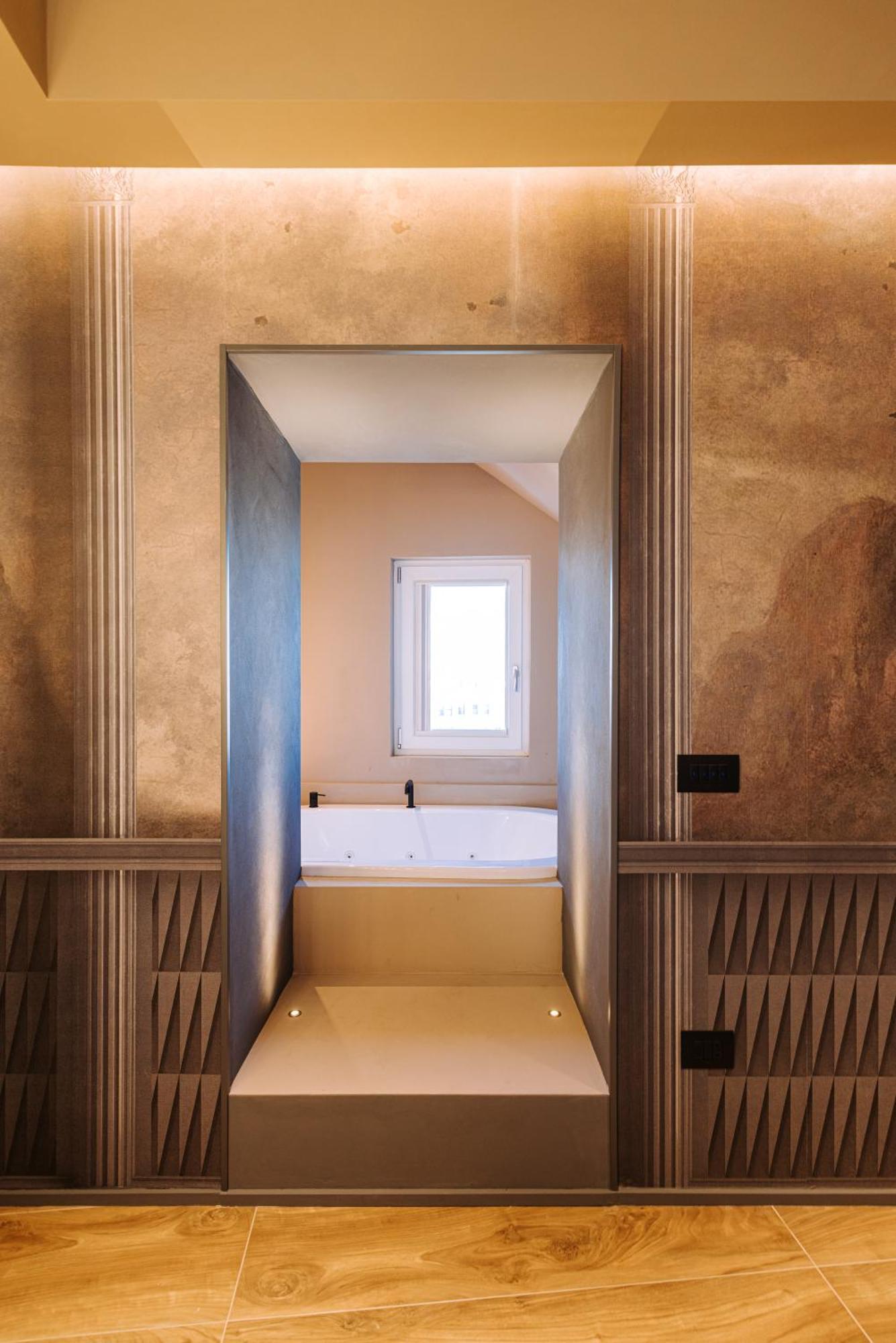 Queen Room with Spa Bath