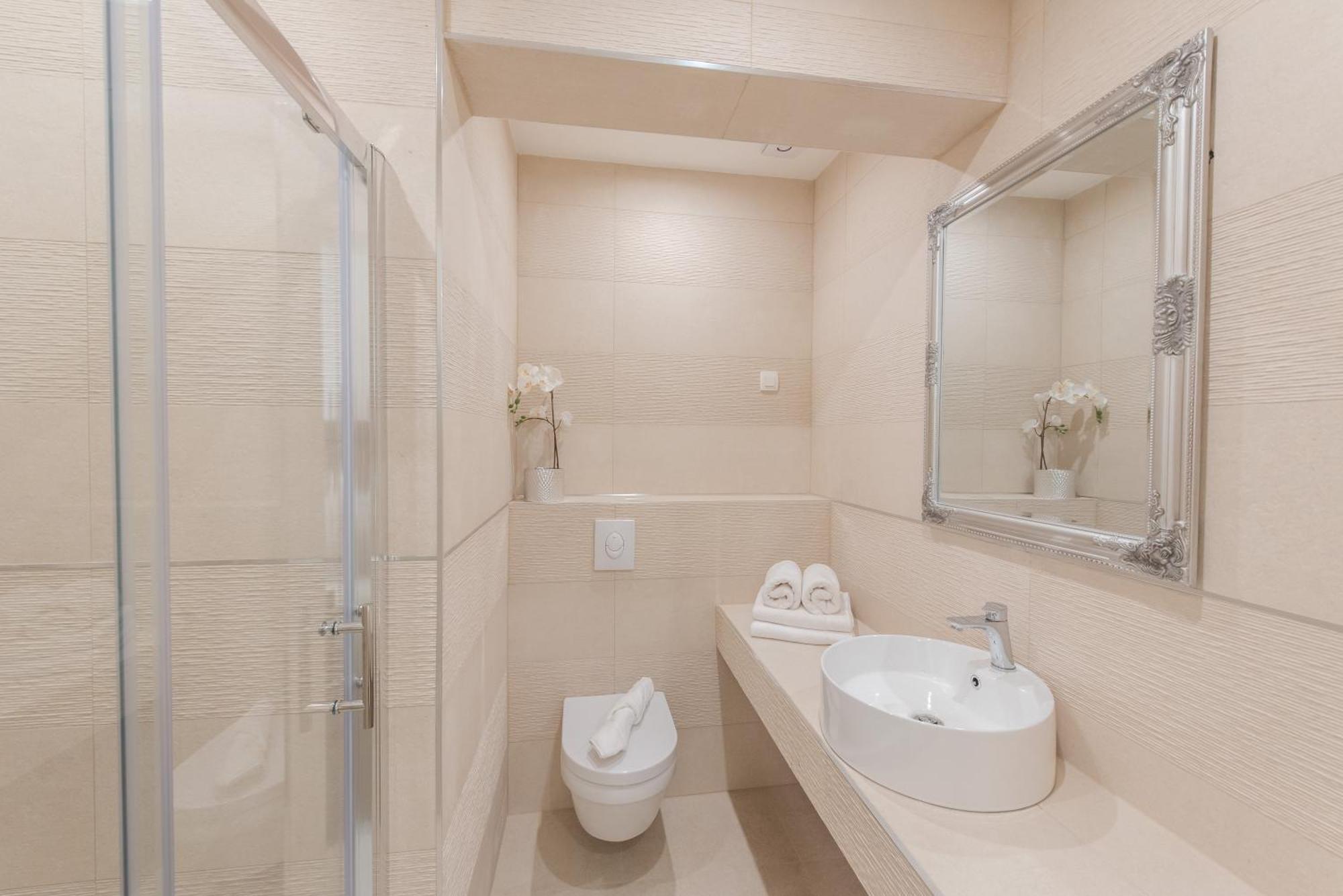 Double Room,1687741709:JPEG