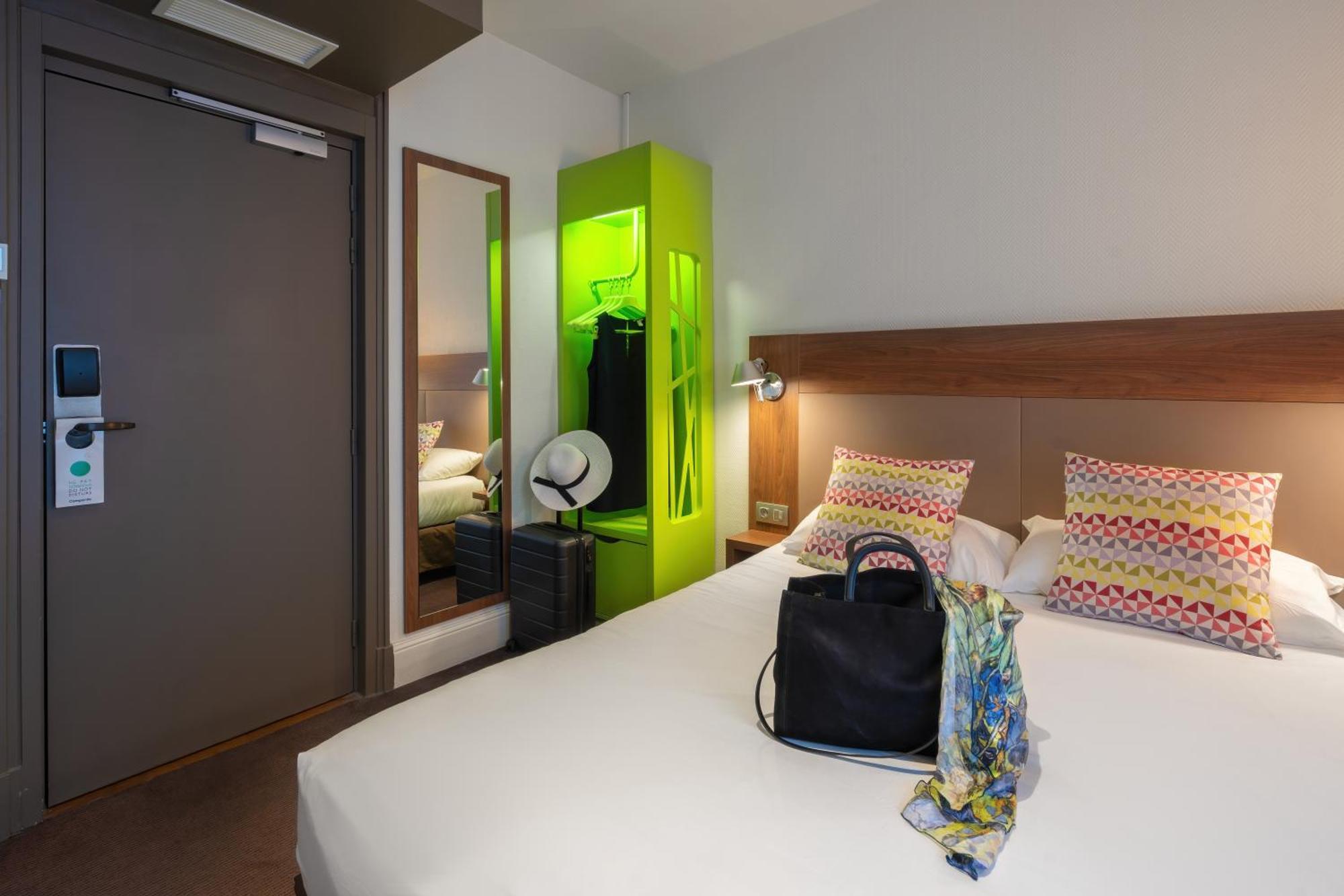 Two Adjacent Double Rooms non communicating