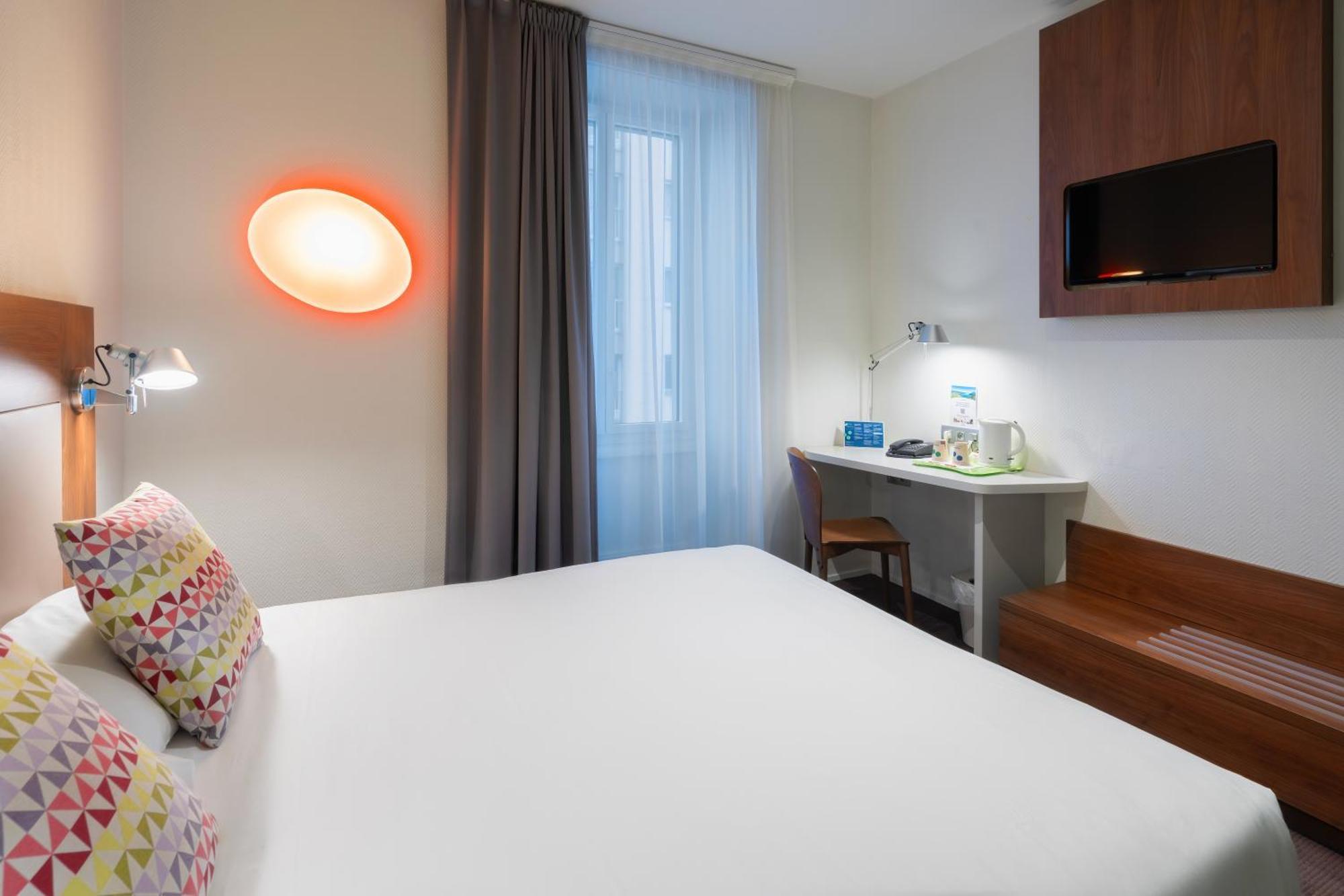 Two Adjacent Double Rooms non communicating
