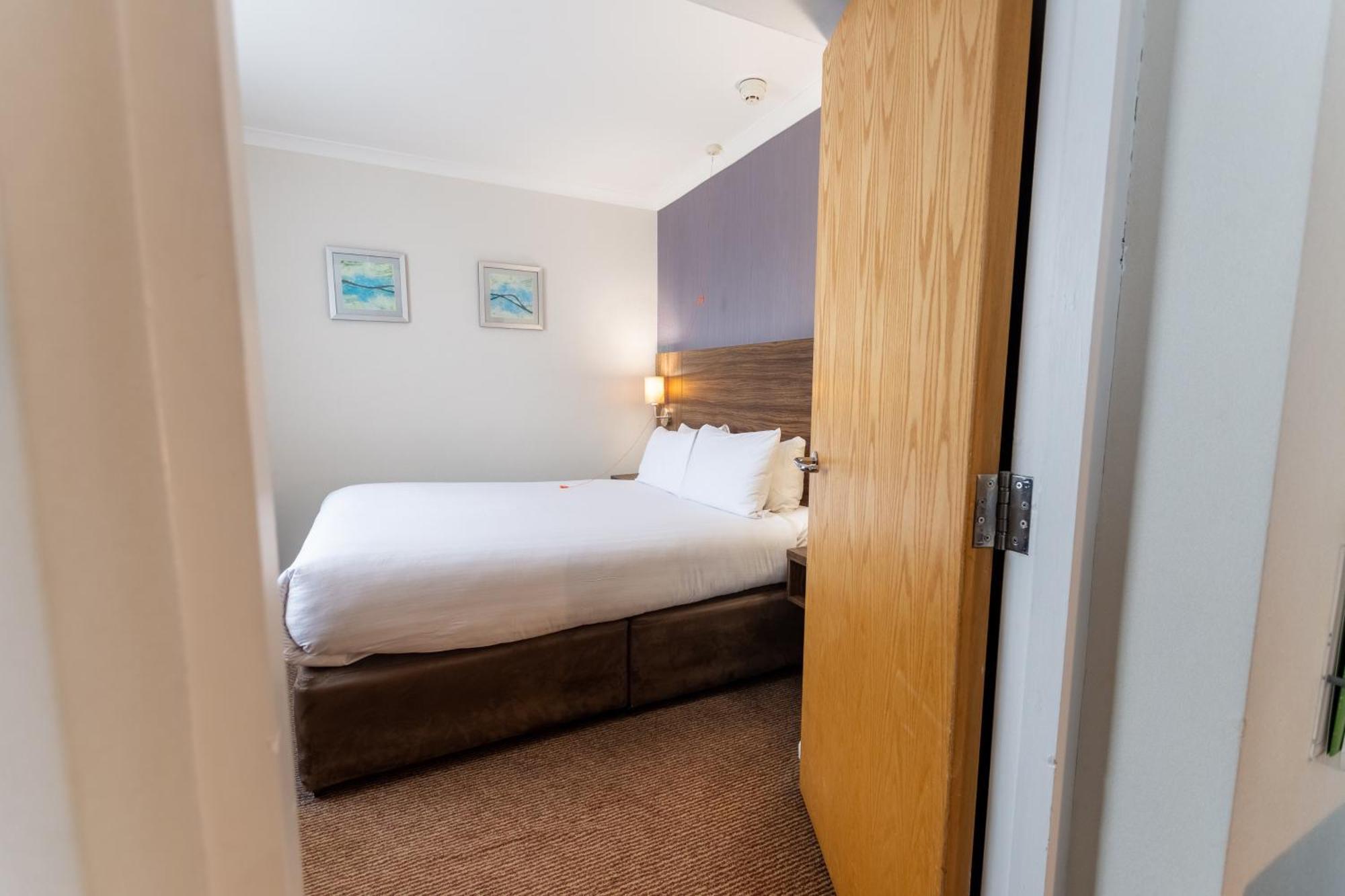 Standard King Room Disability Access