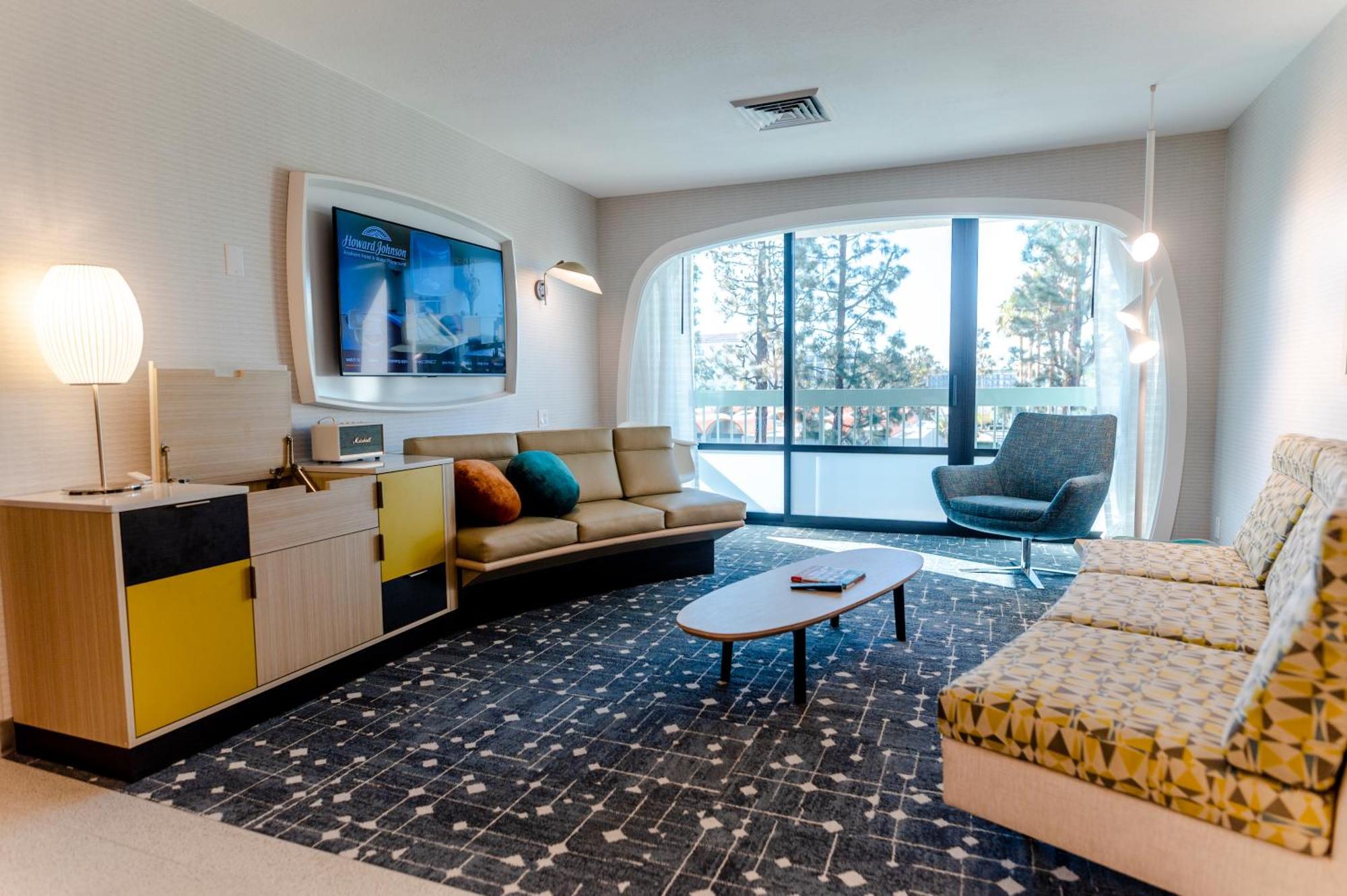 One-Bedroom Suite with 2 Queen Beds, Pool View, Building 2, Non-Smoking