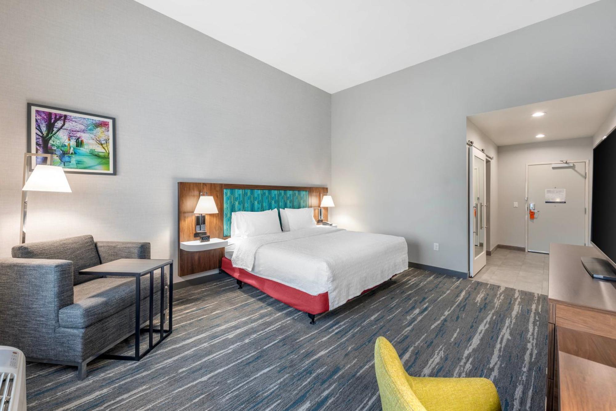 King Room with Microwave and Fridge