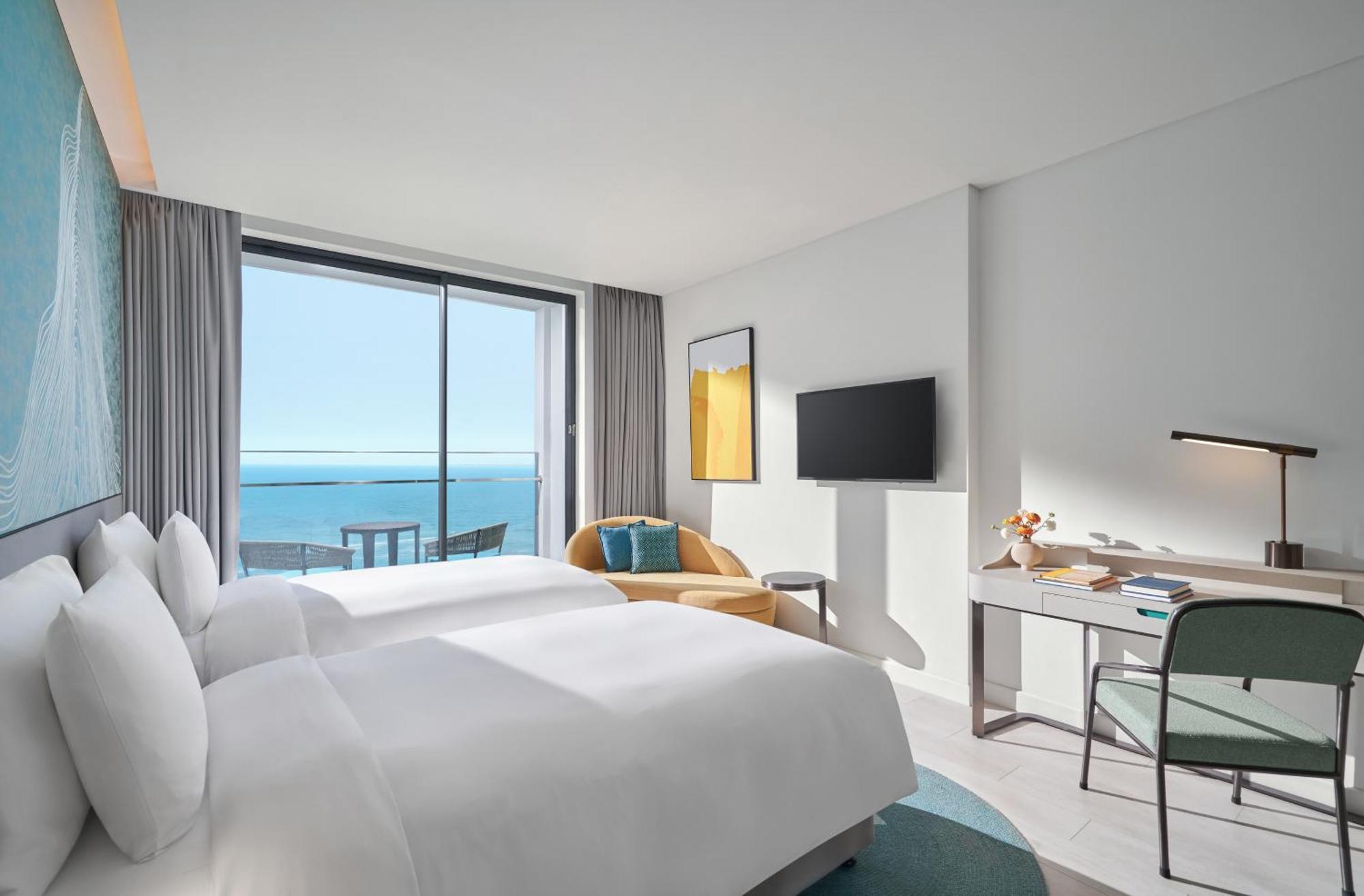 Deluxe Twin Room with Sea View and Balcony - High Floor