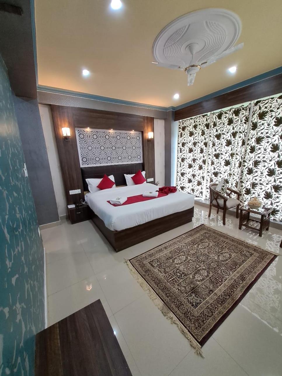 Double Room with Mountain View