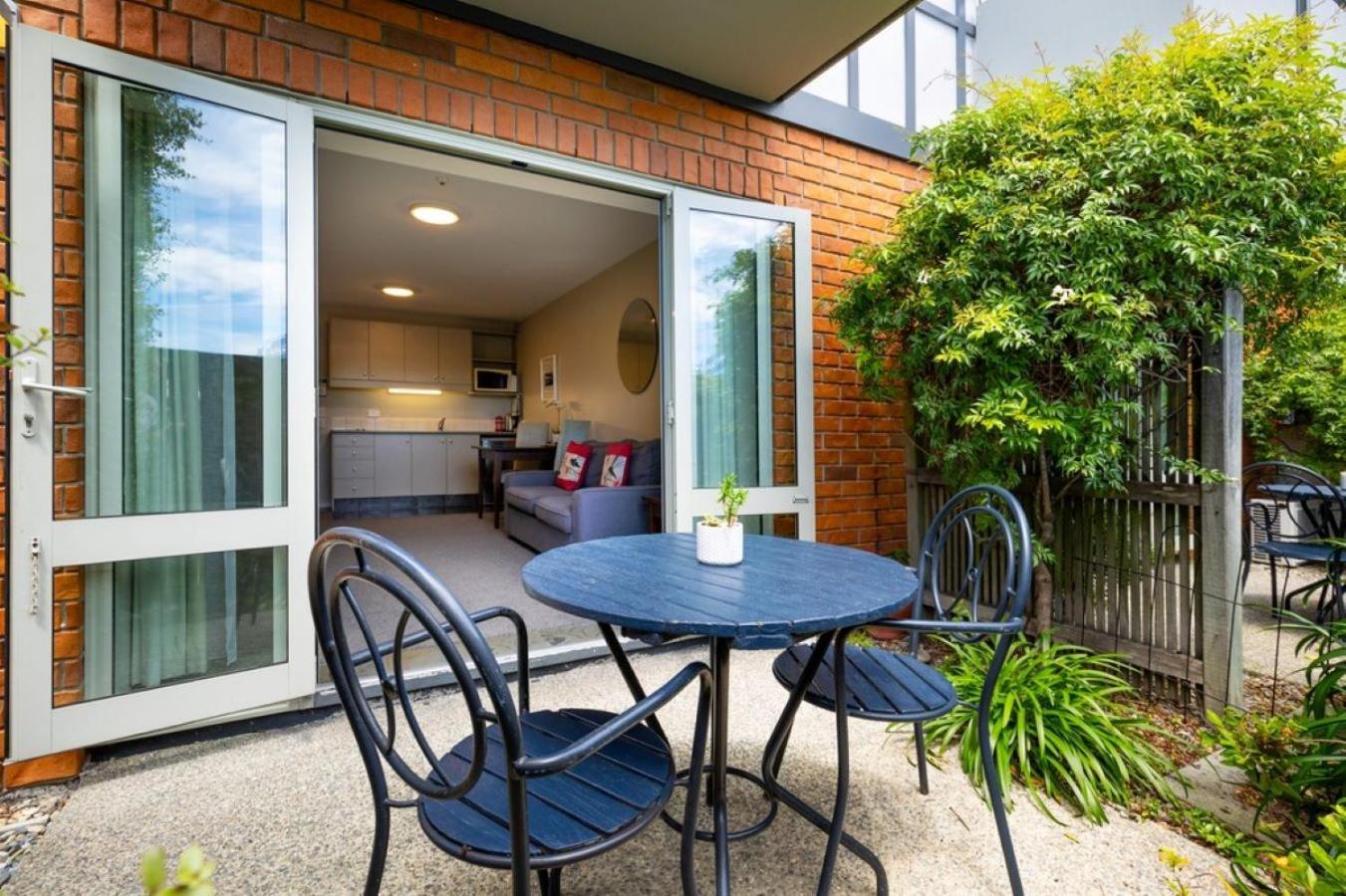 Deluxe One Bedroom Access Apartment on Ground Floor with Patio