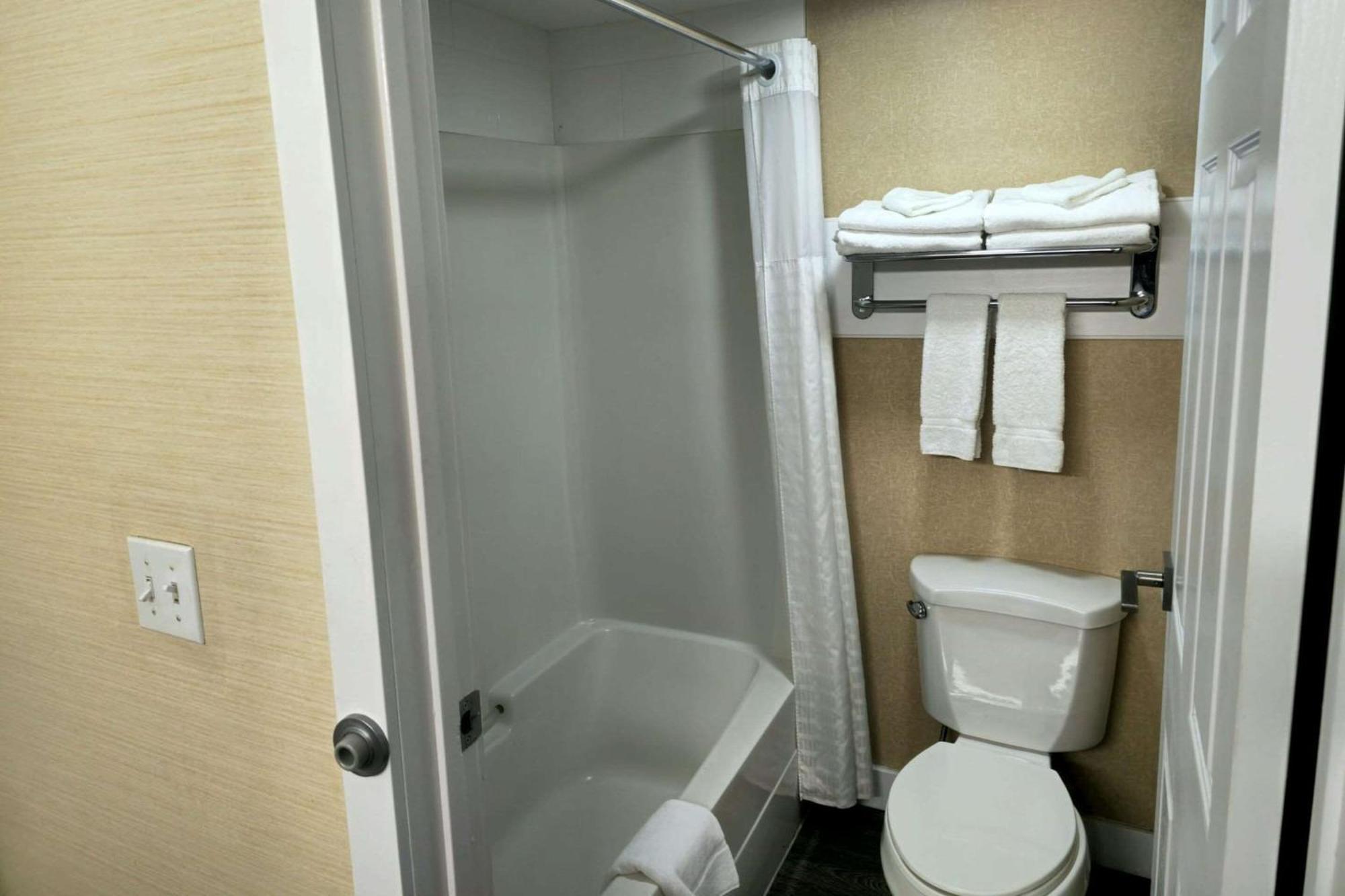 Standard Queen Room with Two Queen Beds - Non-Smoking