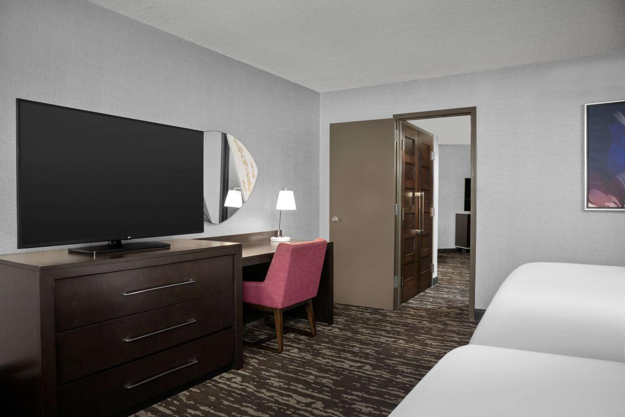 Suite Two Double Beds Non-Smoking,1552505824:JPEG