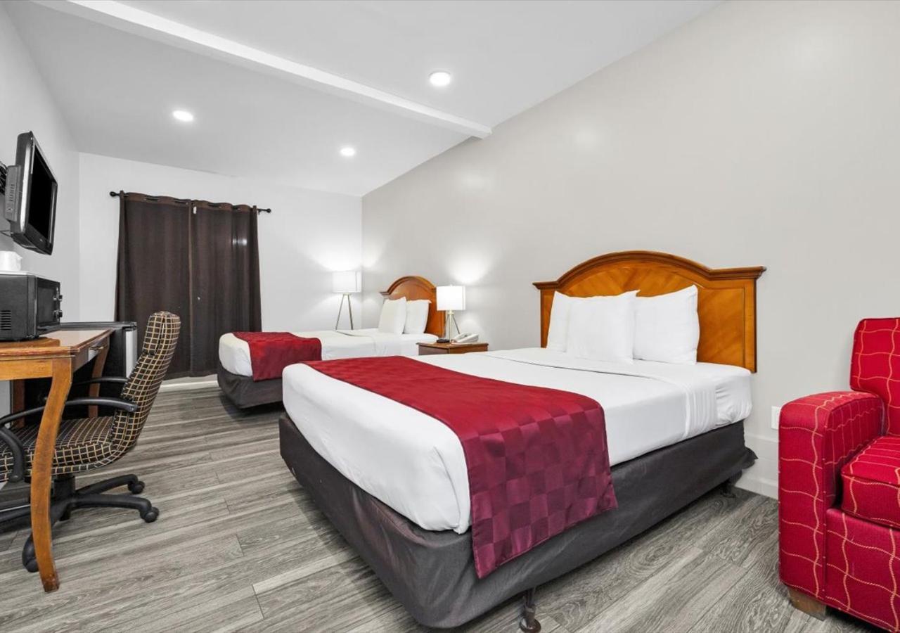 Queen Room Two Queen Beds Disability Access Roll Shower