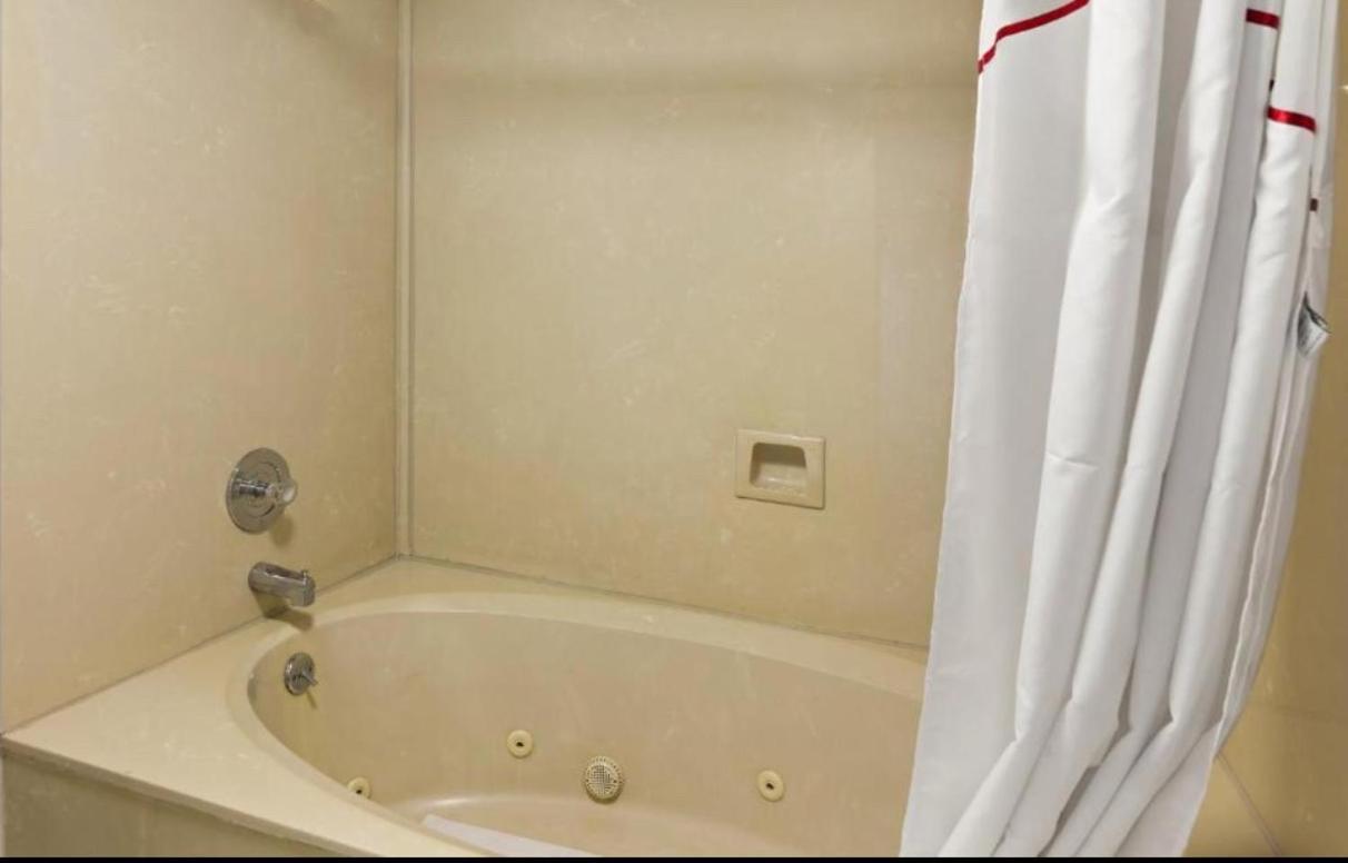Superior King Room with Jetted Tub Non-Smoking