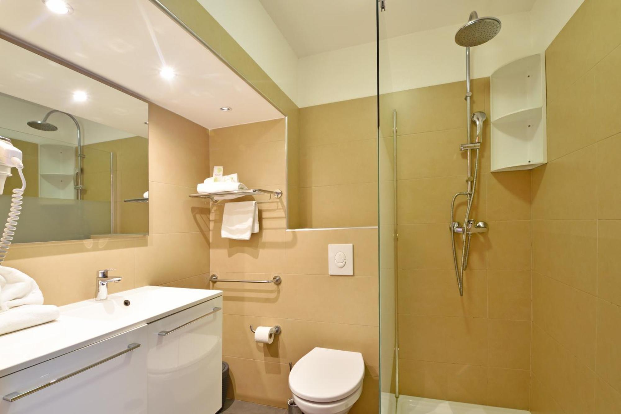 Two Bedroom Apartment with Sea View