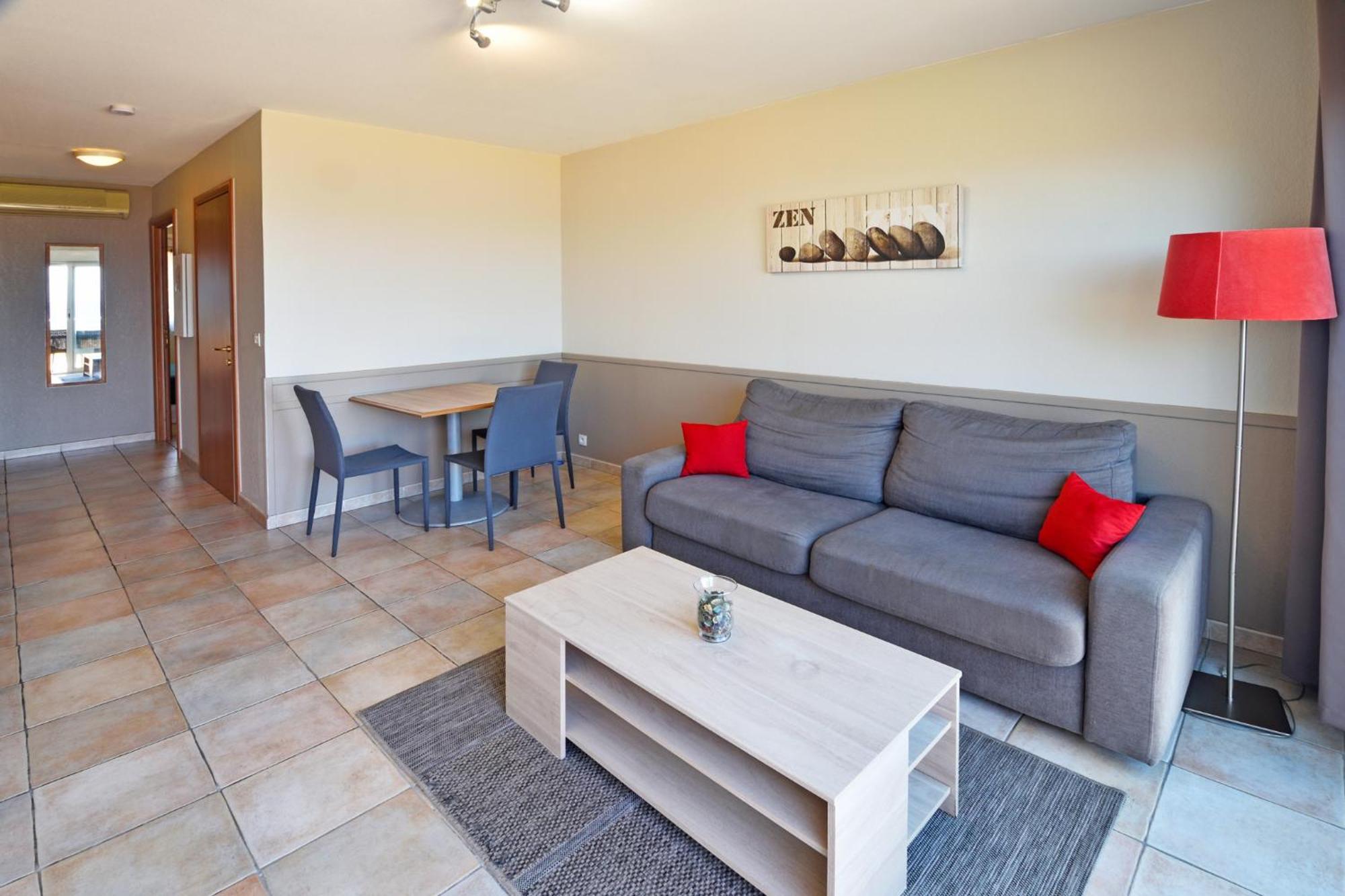 One Bedroom Apartment with Sea View