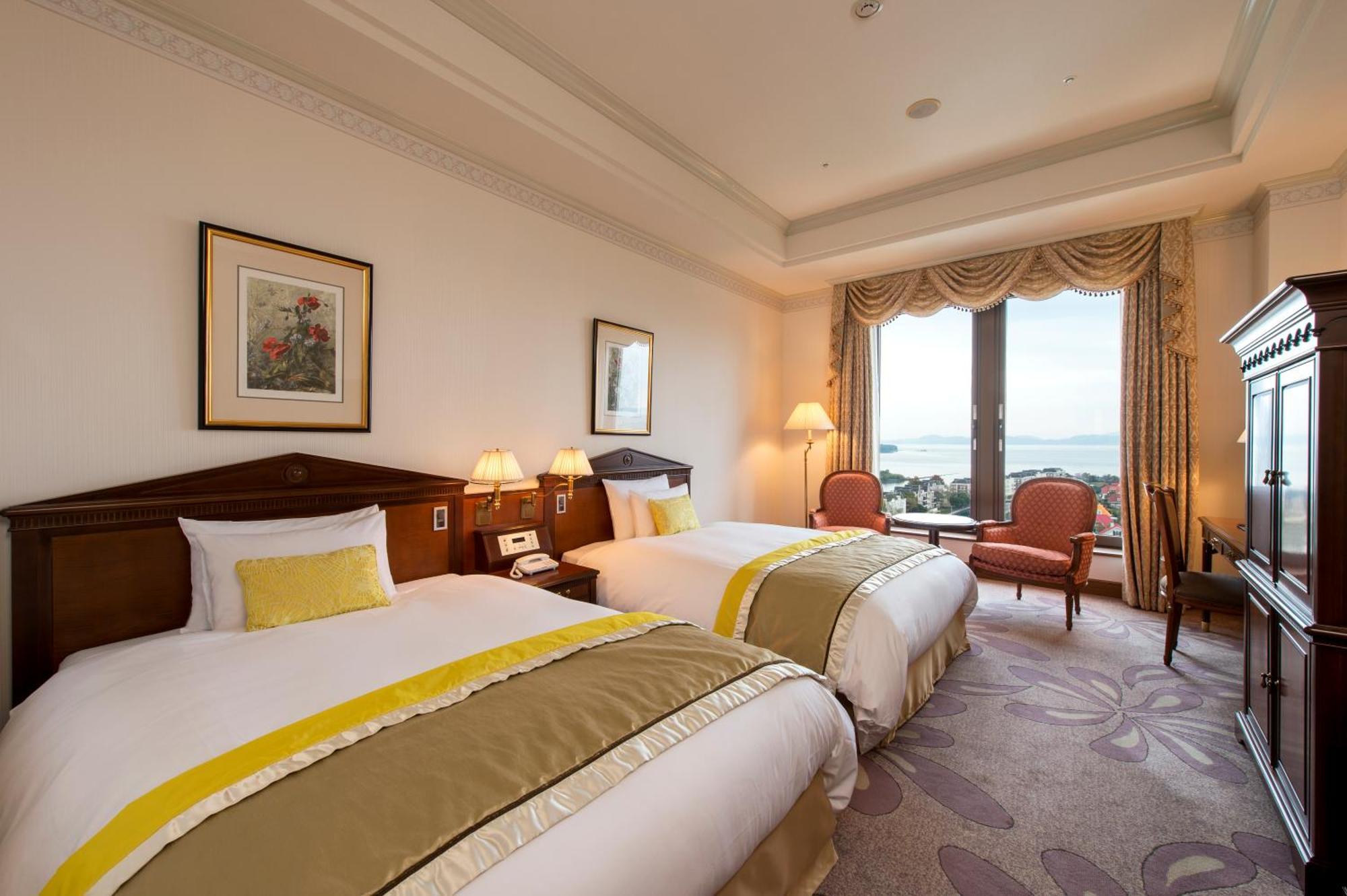 Crown Suite Room (1-2 Adult)