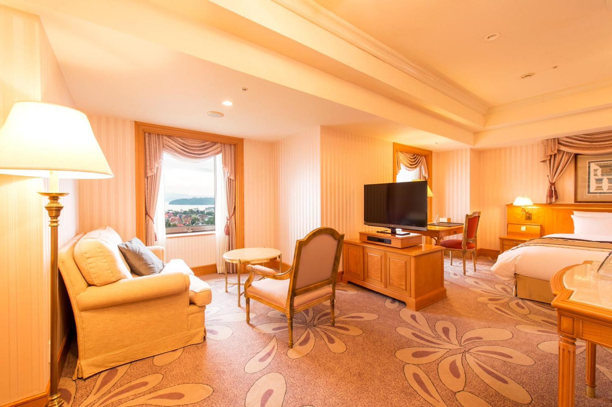 Junior Suite Room (1-2 Adult)