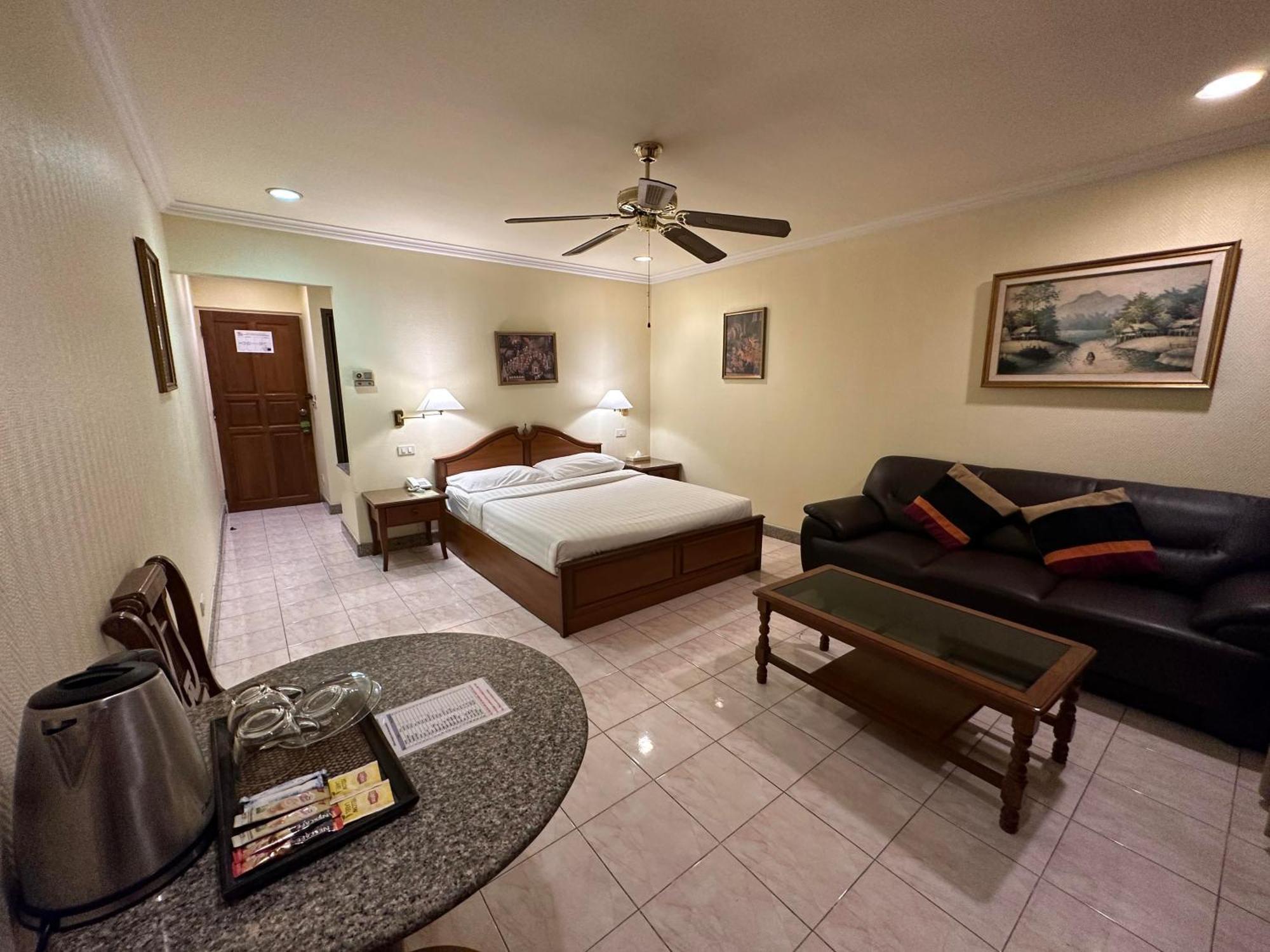 Superior Queen Room,1718878162:JPEG