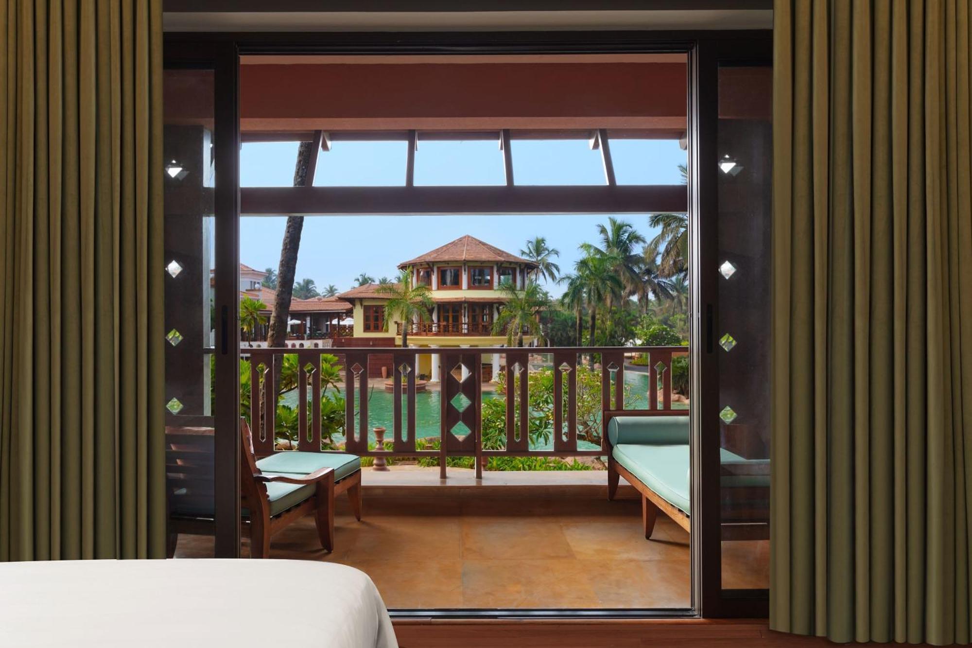 Pool View, Guest room, 1 King or 2 Twin/Single Bed(s)