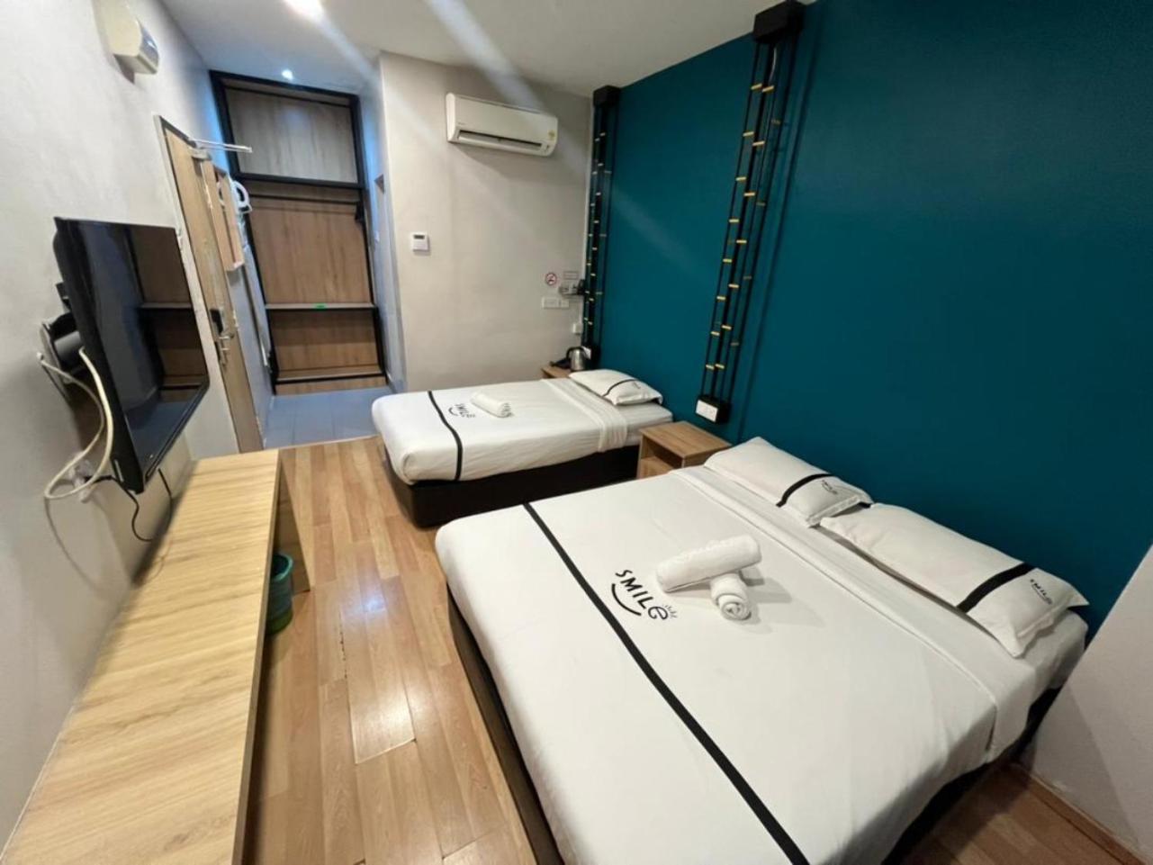 Family Room (3 Adults)