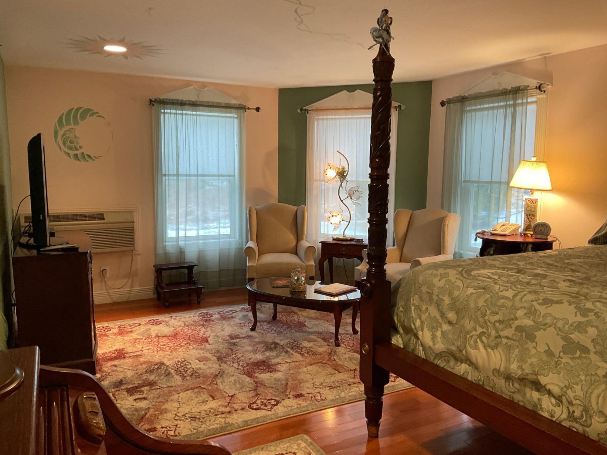 Deluxe King Room