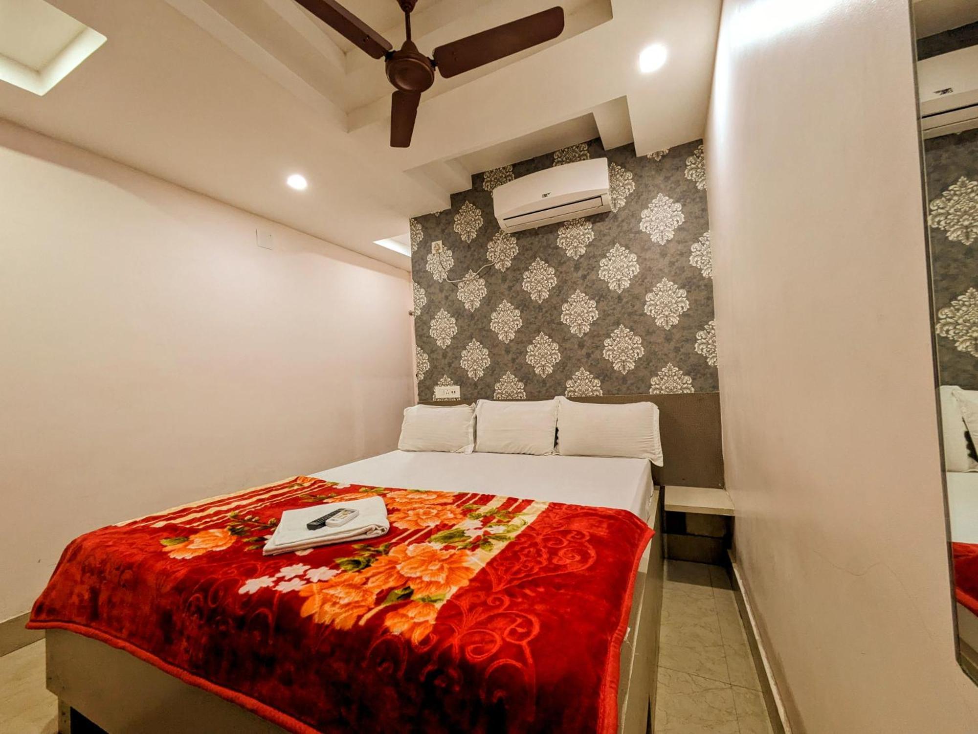 Deluxe Double Room (2 Adults + 1 Child)