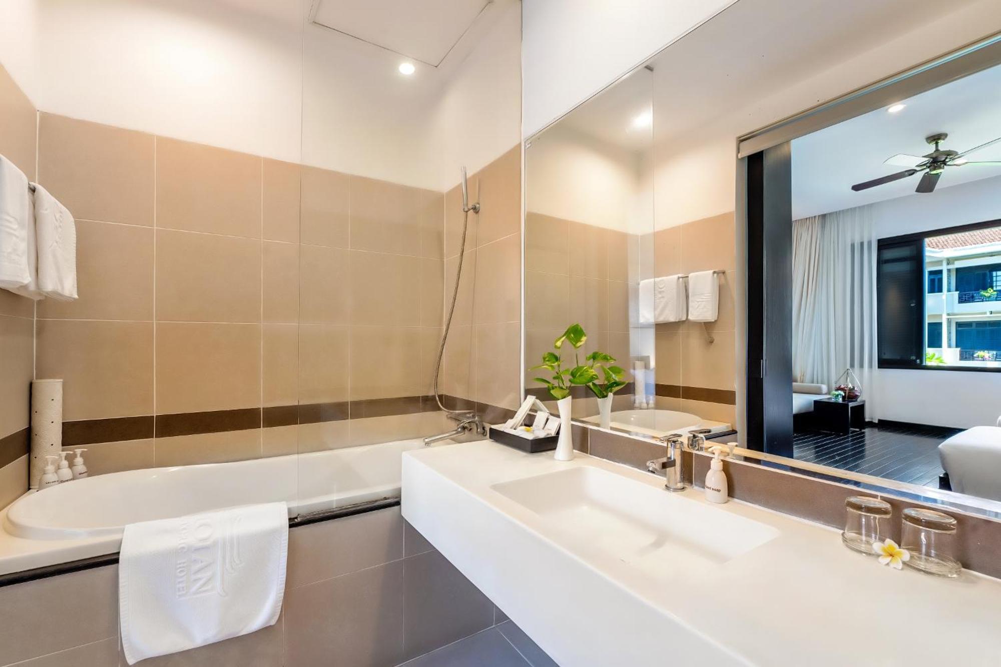 Premium with Pool/Garden/City View,1523579923:JPEG
