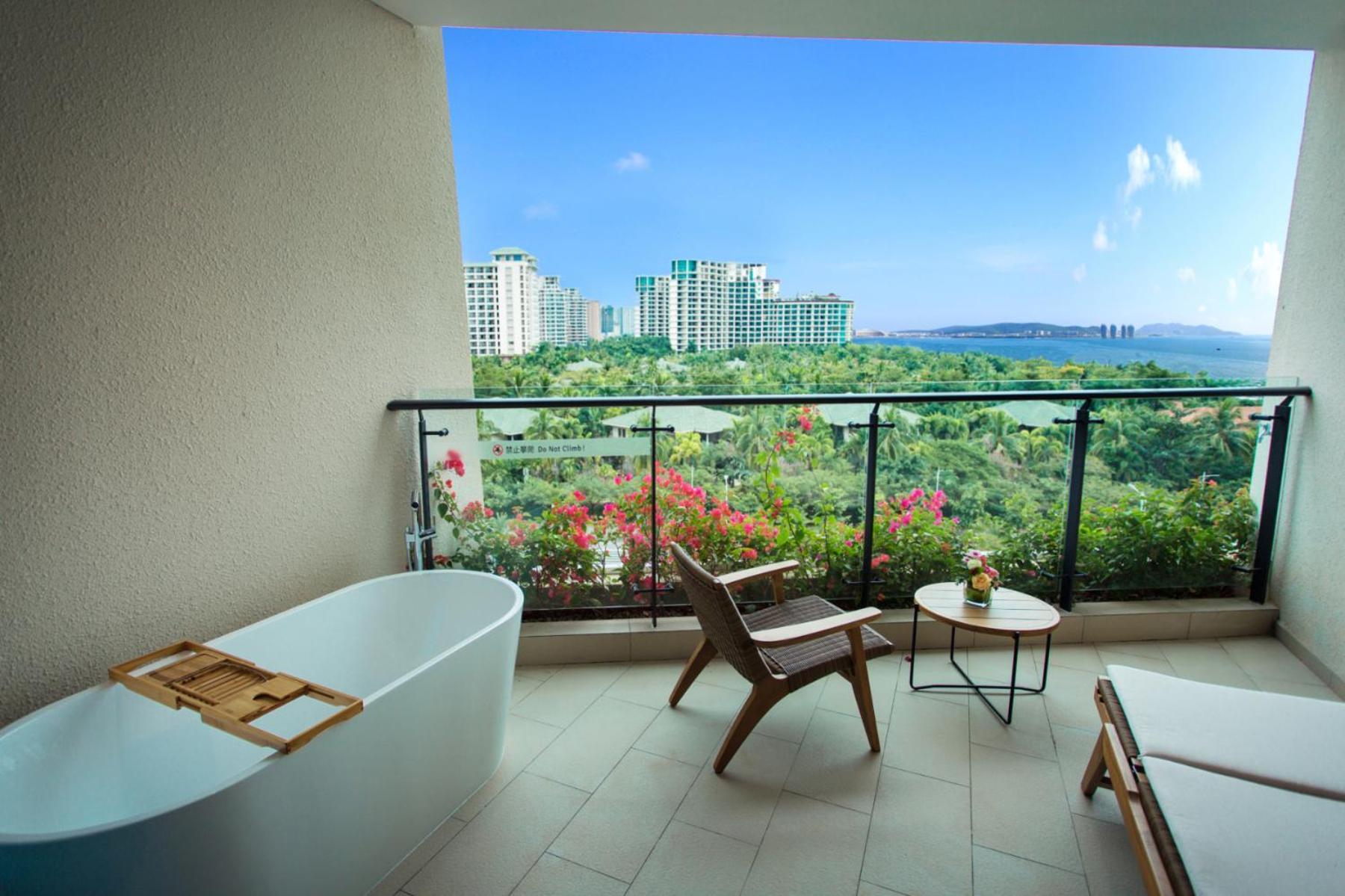 Deluxe Double Room with Balcony and Sea View