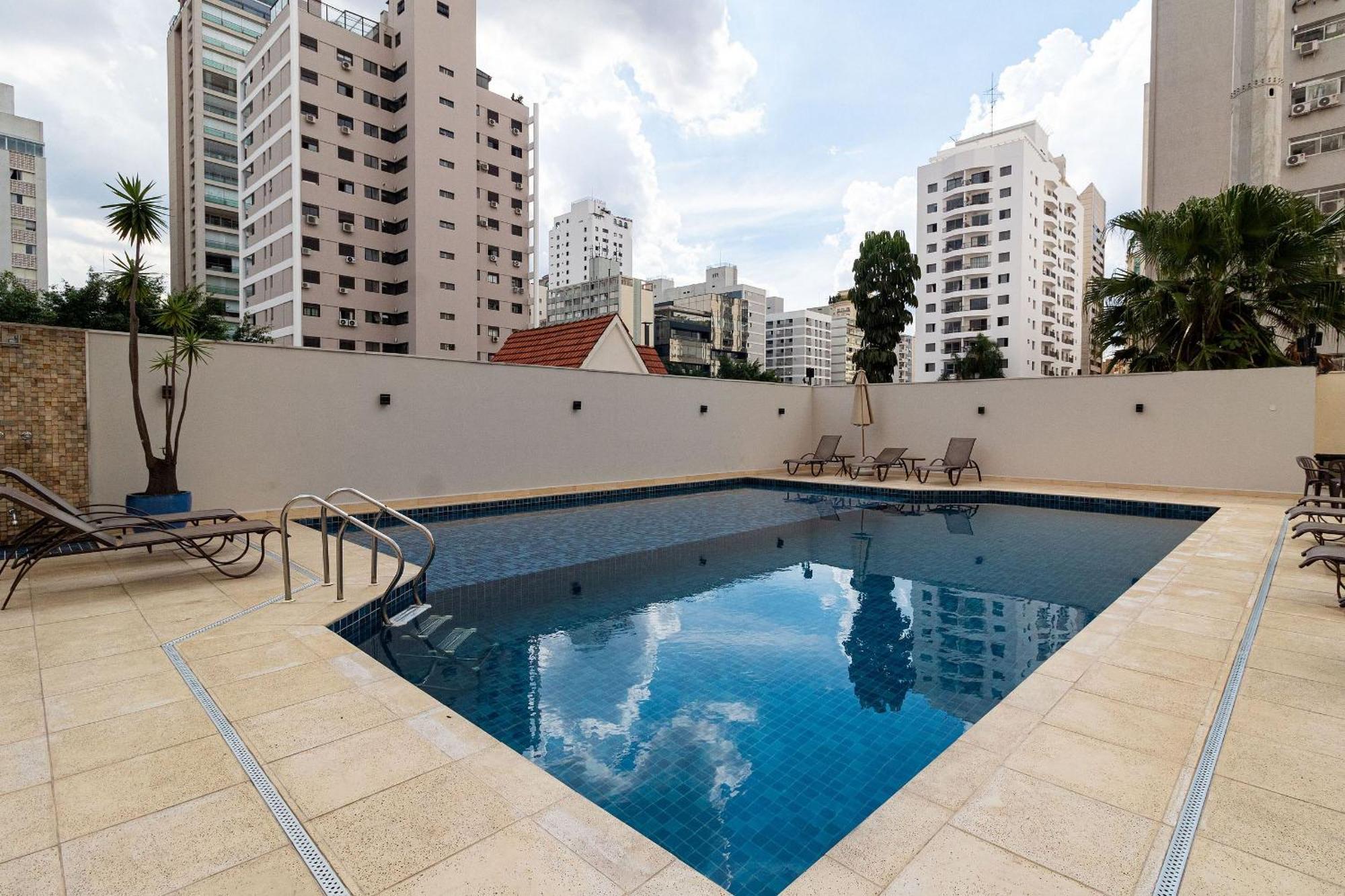 Apartamento com Varanda
