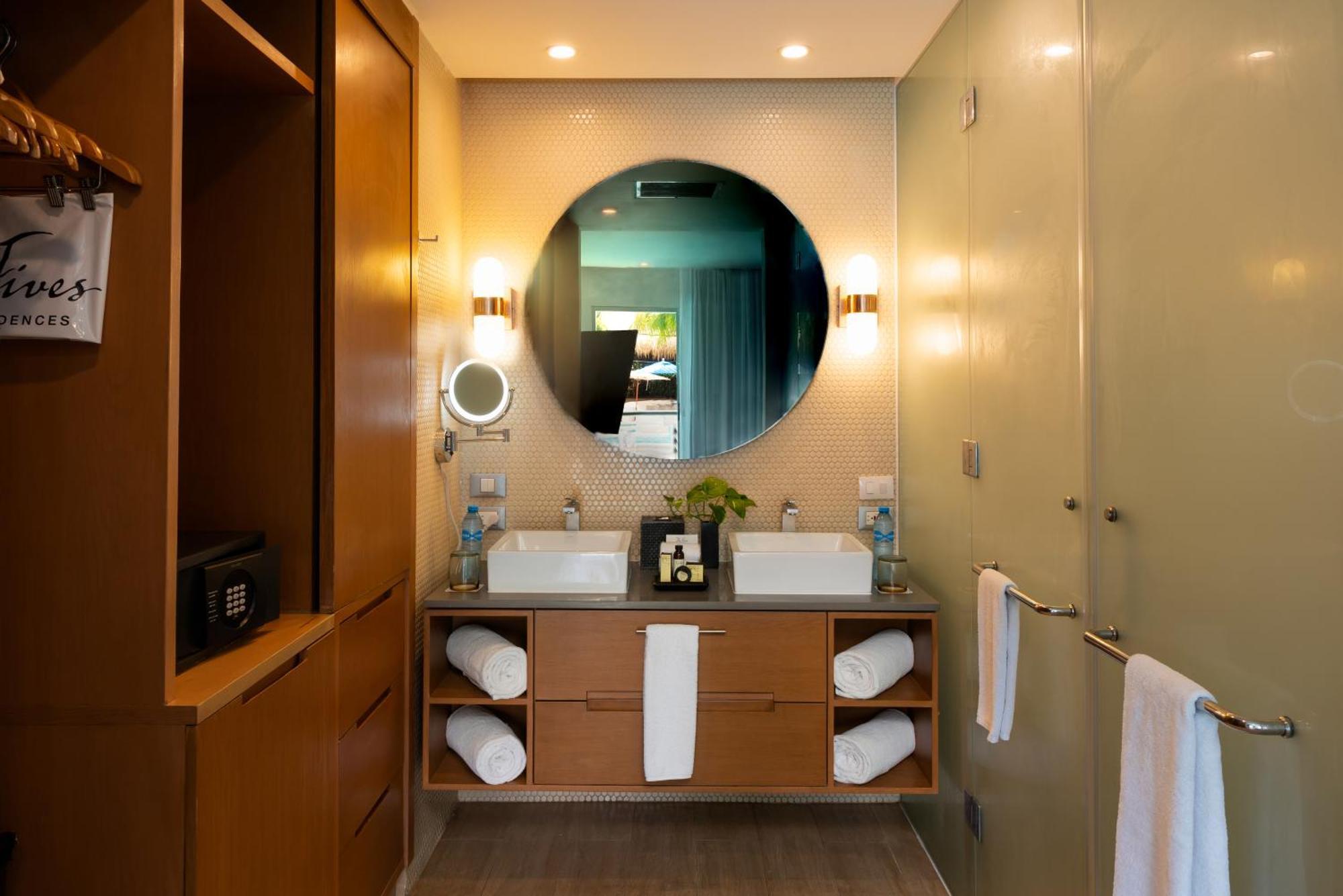One Bedroom Suite Swim Up