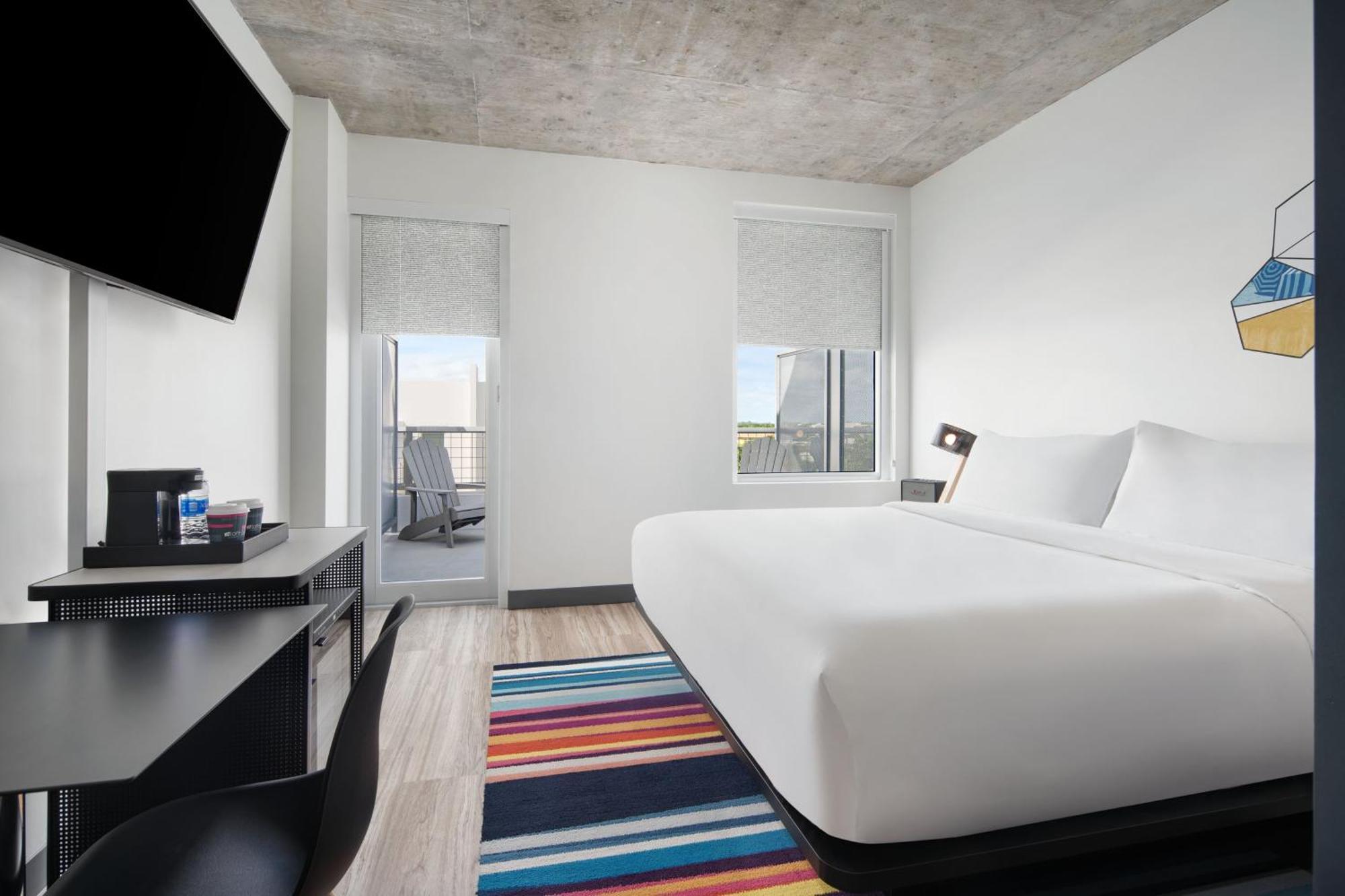 Guest room, 1 King, Coastline view, Balcony