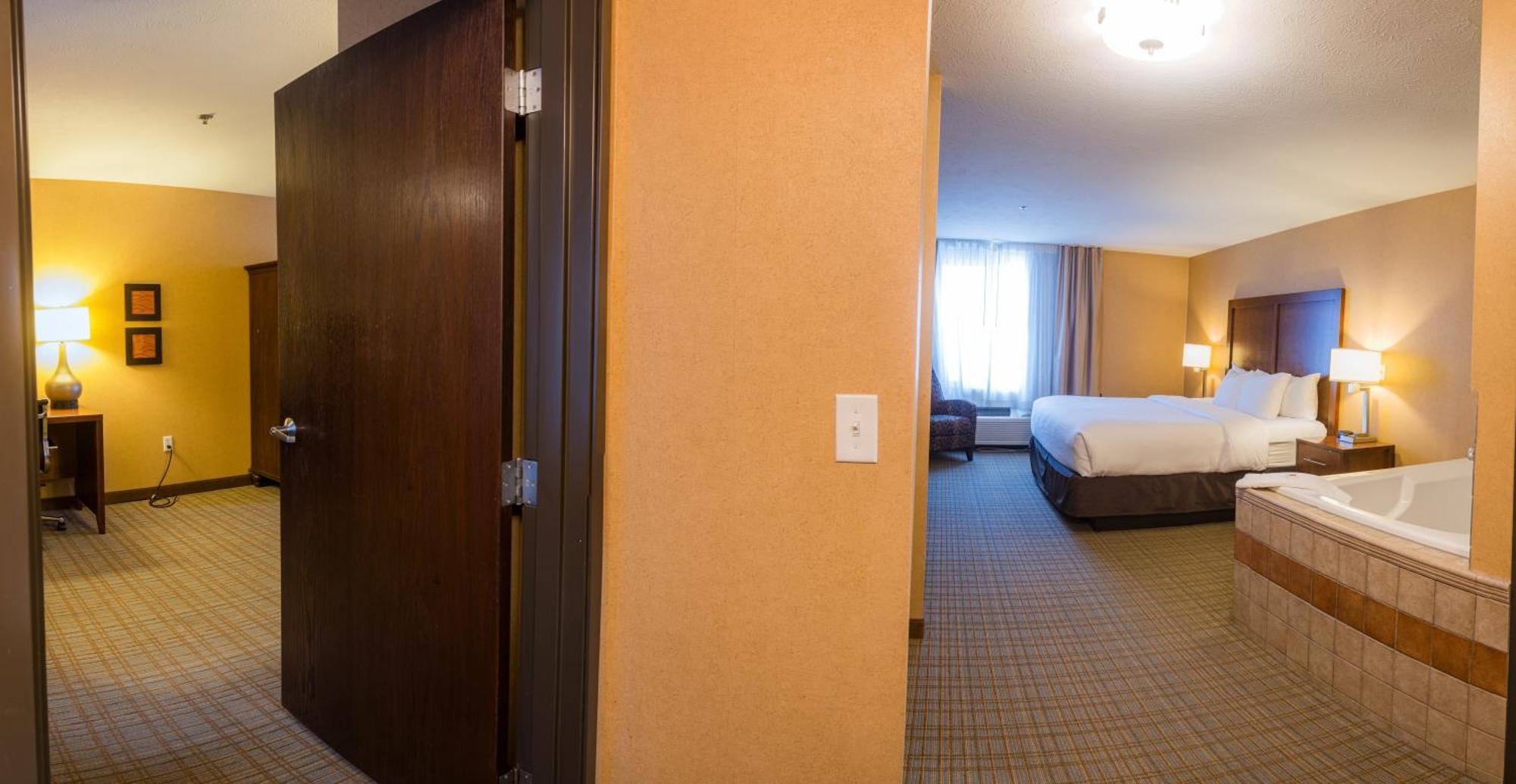 Superior King Suite - Non-smoking