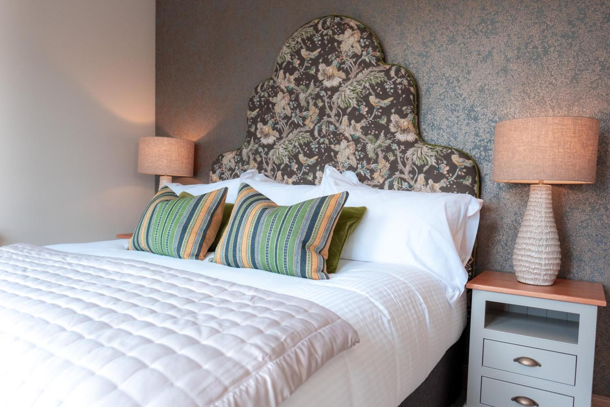 Deluxe King Room,1524223537:JPEG