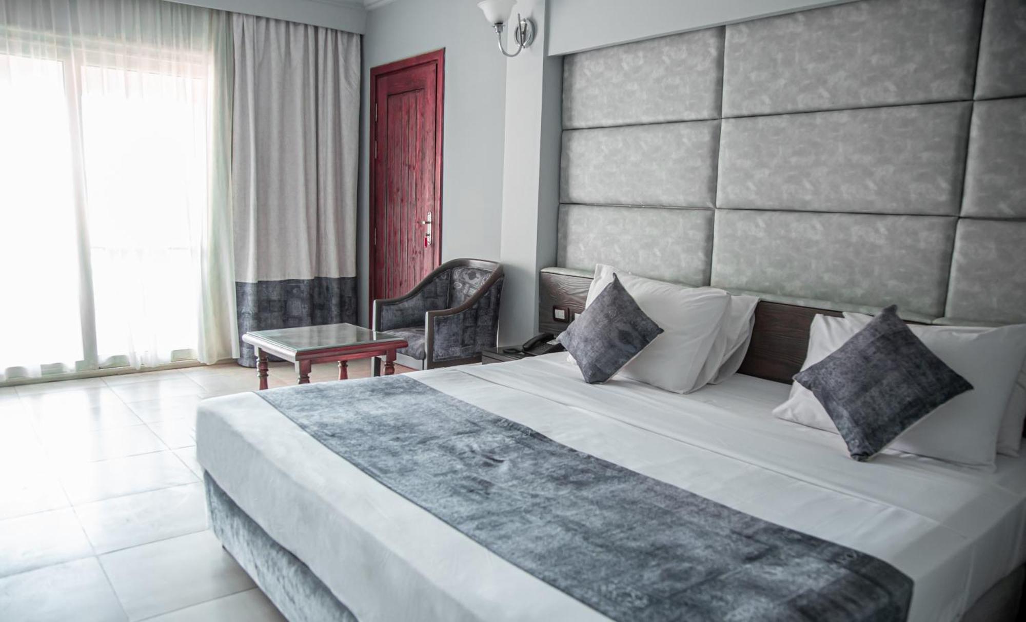 Deluxe Family Suite