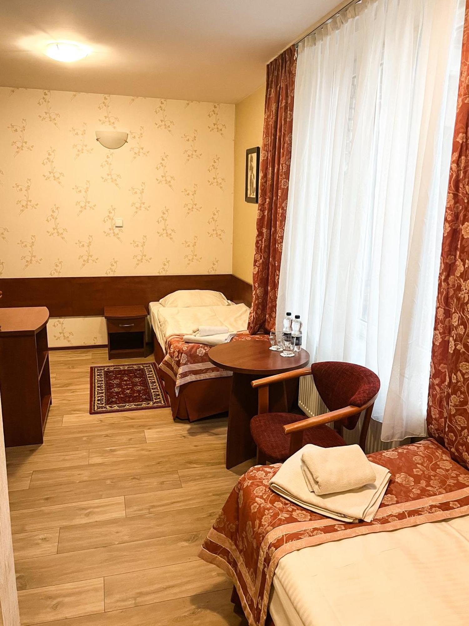 Economy Twin Room