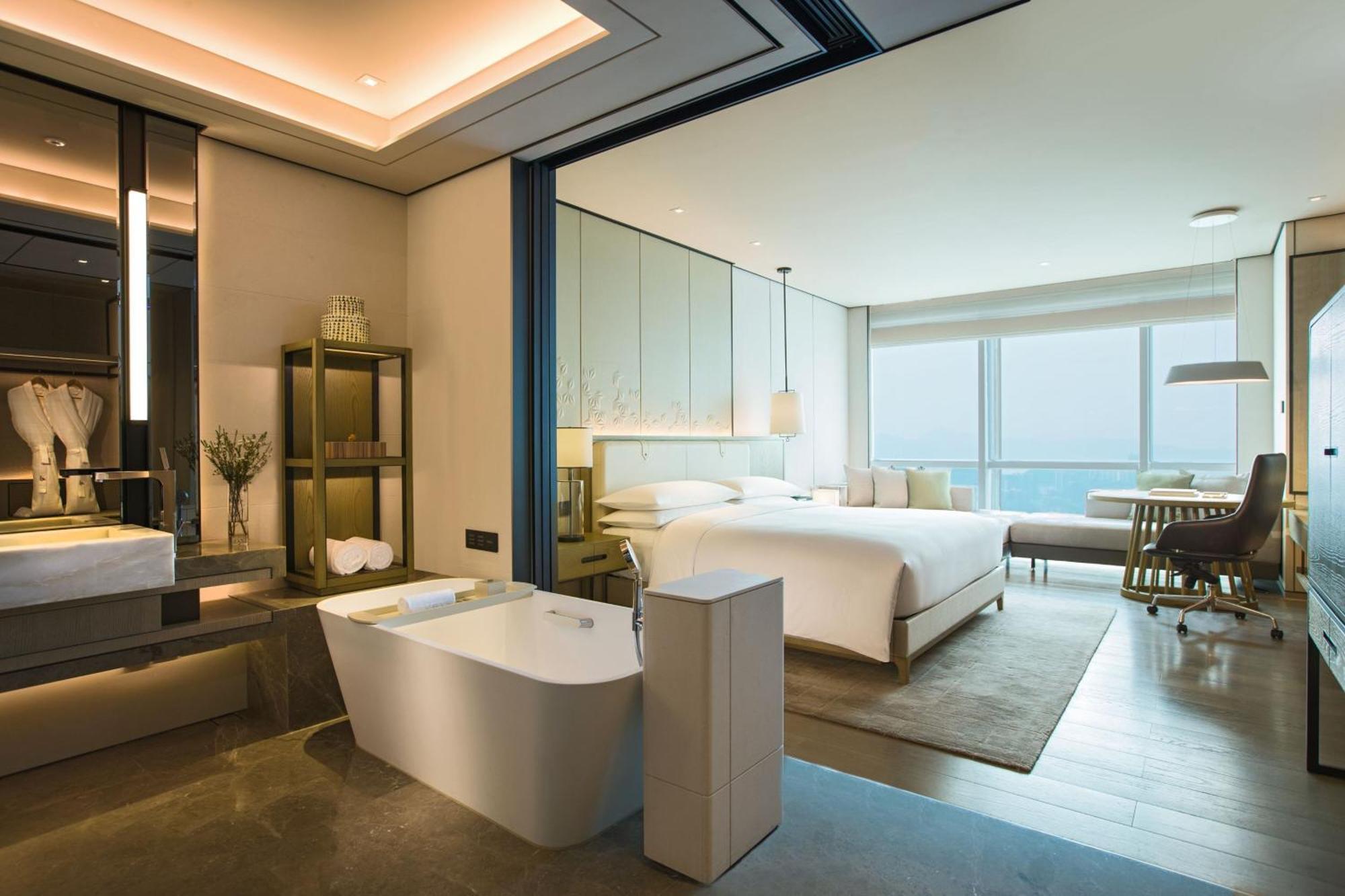 King Room with Bay View - Executive Lounge Access