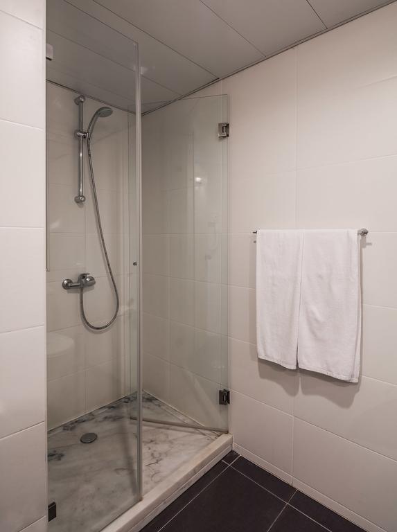Connecting Rooms