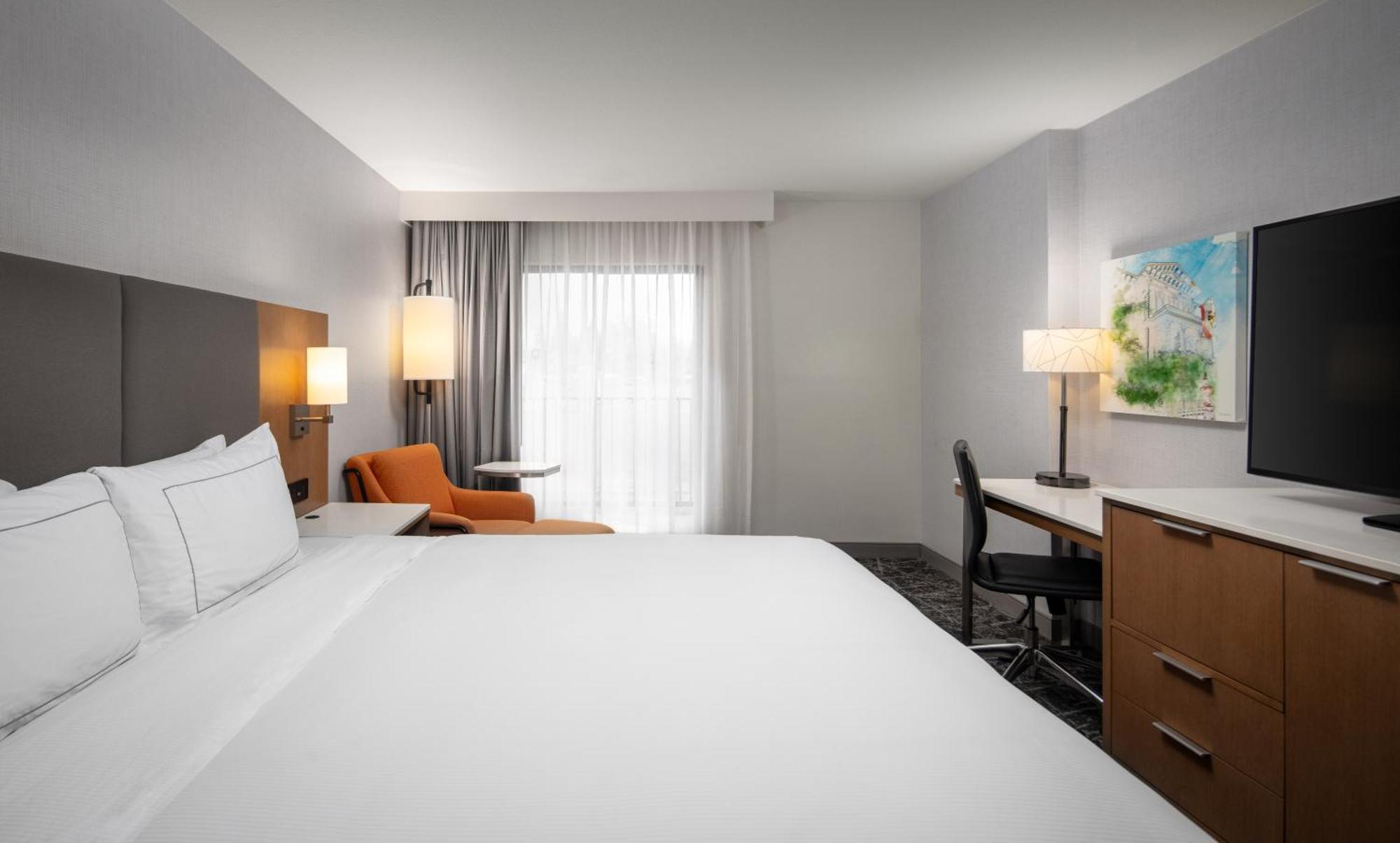 Zimmer mit Kingsize-Bett und ebenerdiger Dusche - für Personen mit eingeschränkter Mobilität geeignet/Nichtraucher