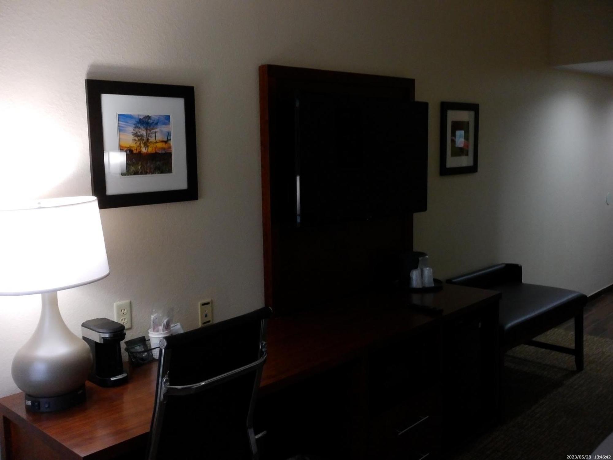 King Room with Mobility/Hearing Access and Roll-In Shower, Non-Smoking