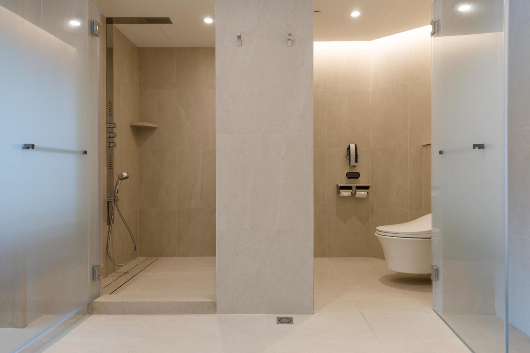 EPIC II Executive Lounge Access