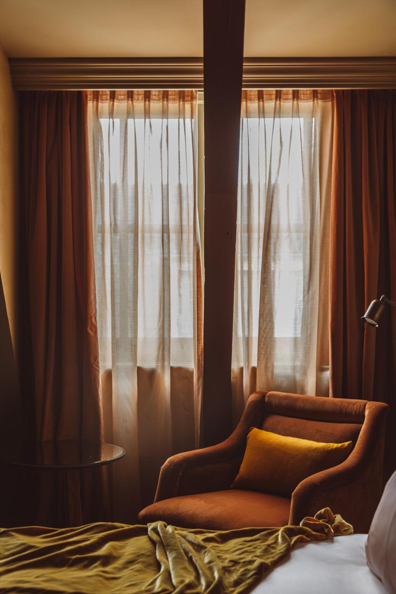 Deluxe Room,1525609456:JPEG