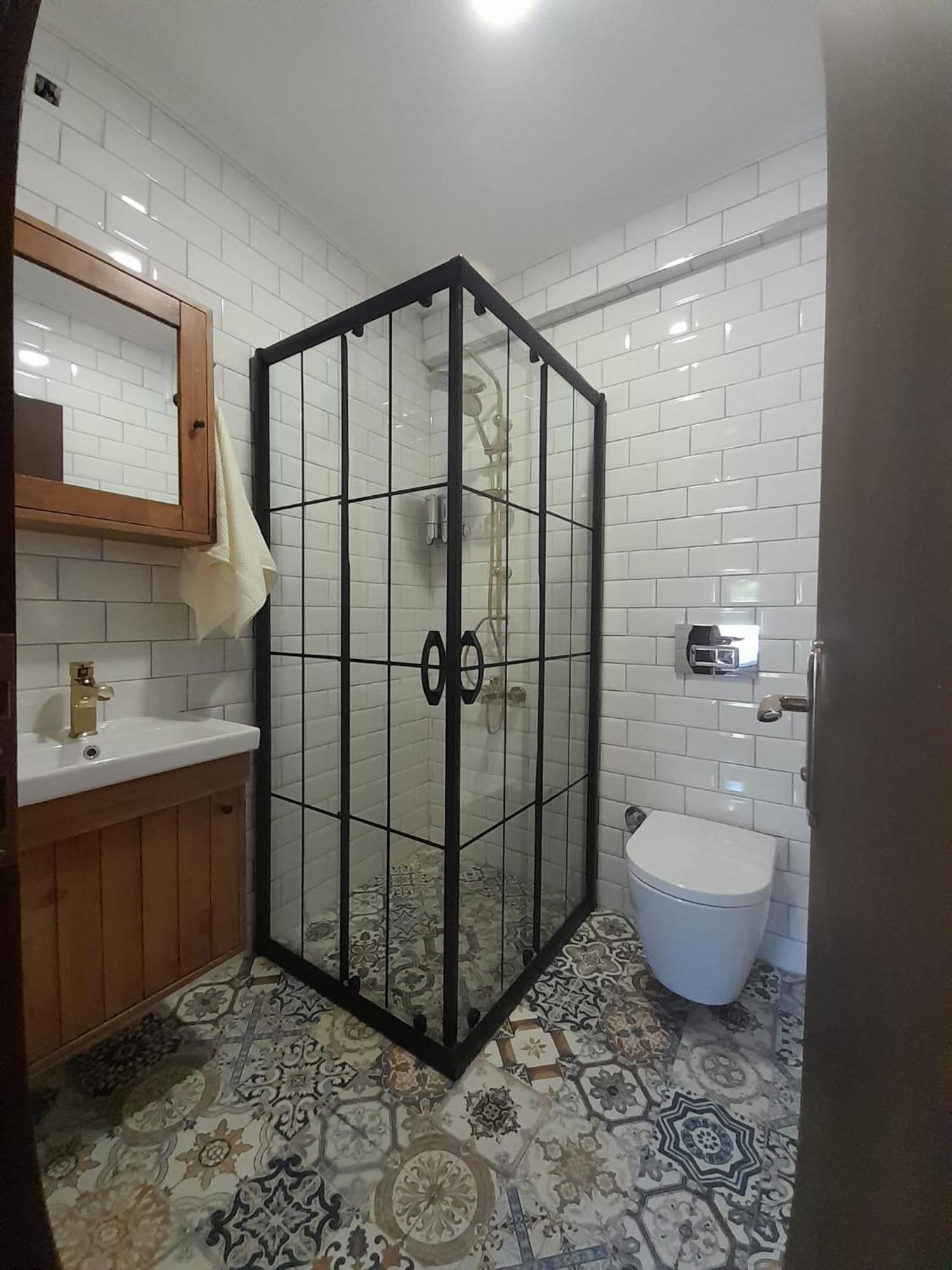 Double or Twin Room with Extra Bed,1622997244:JPEG