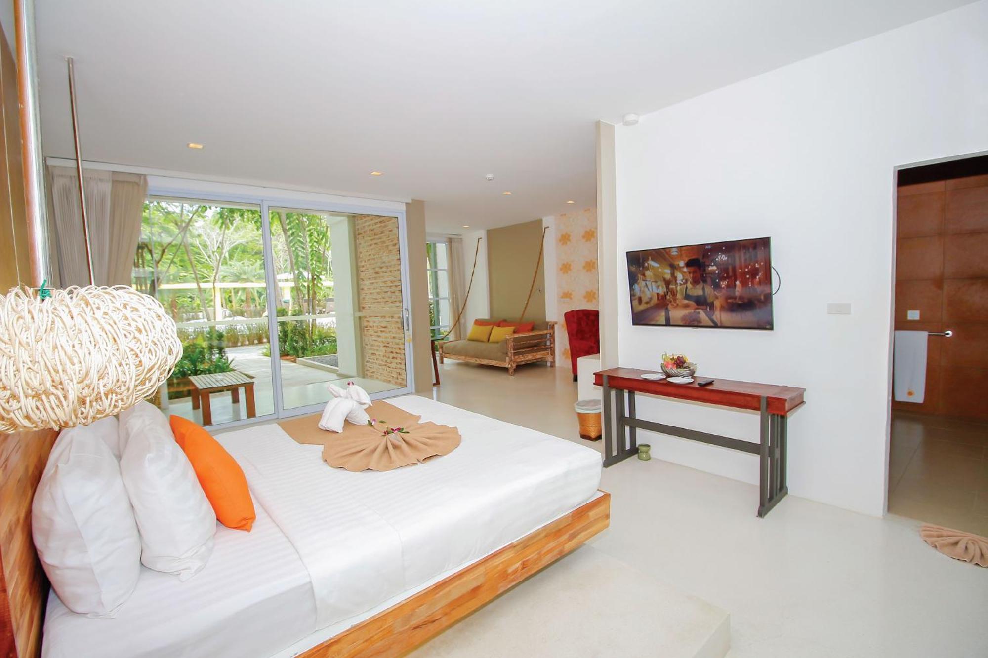 Poolside Suite
