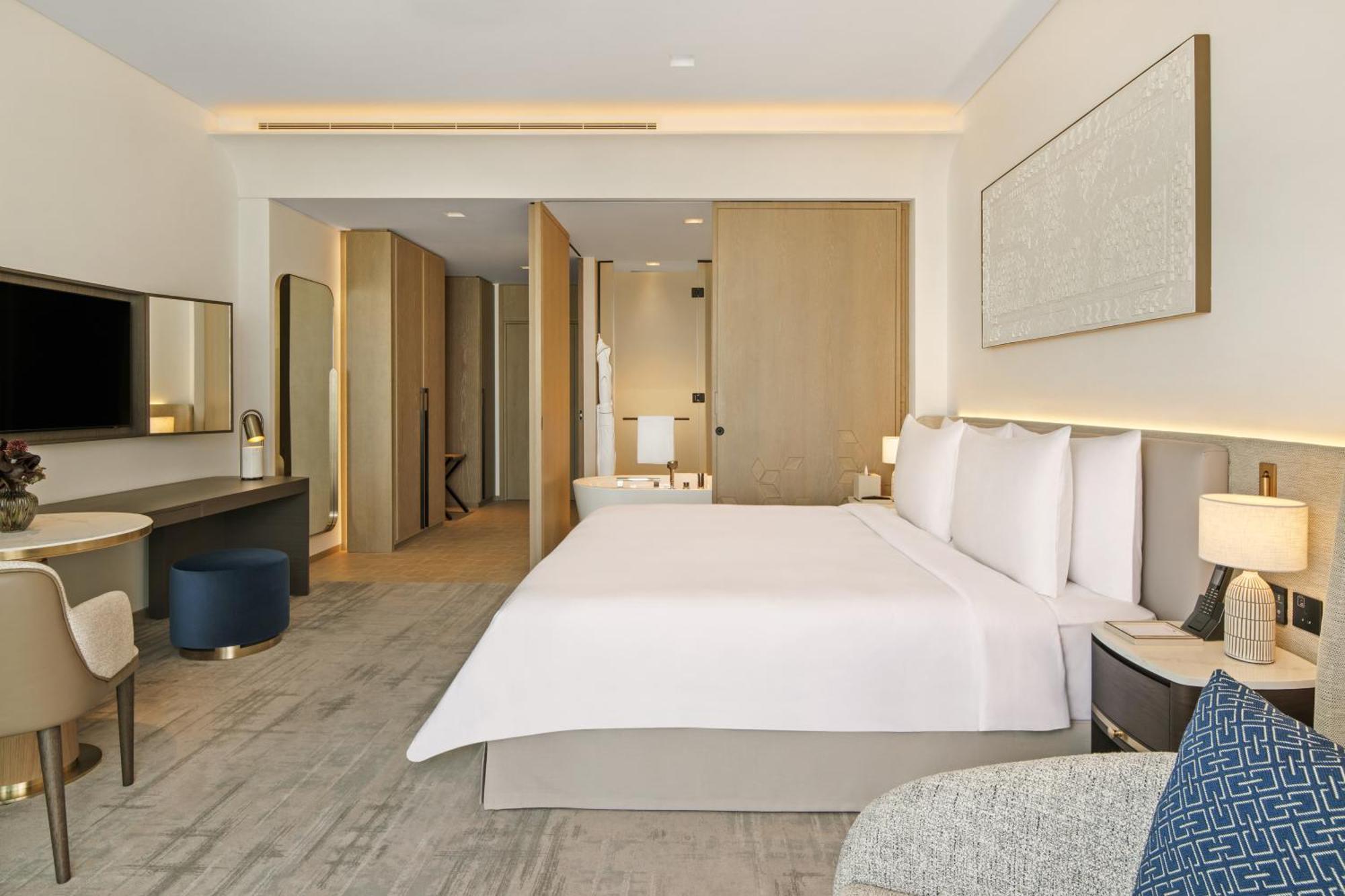 Deluxe Canal View Room King - Complimentary Lagoon Access
