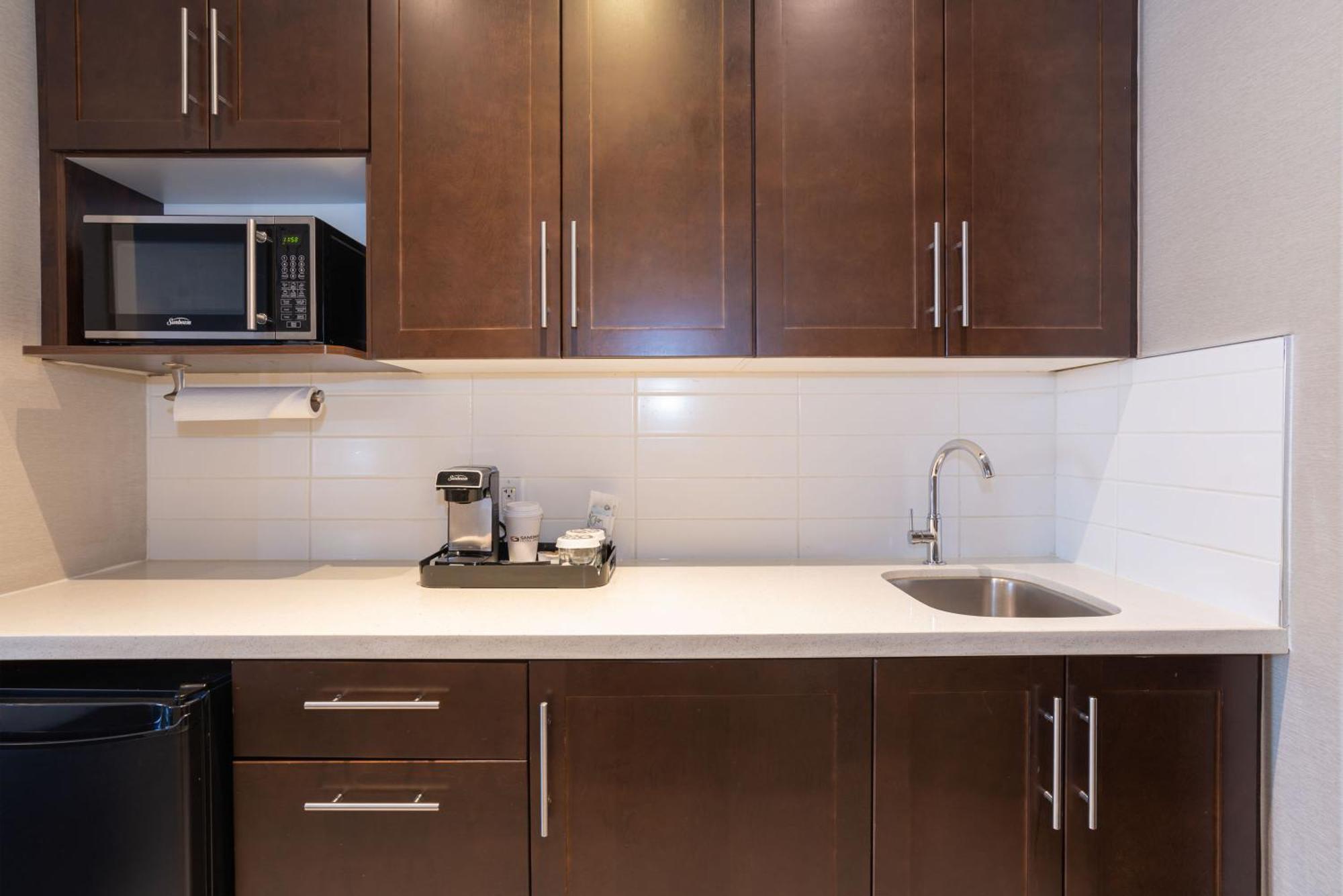 Standard Suite, 1 King Bed, Kitchenette